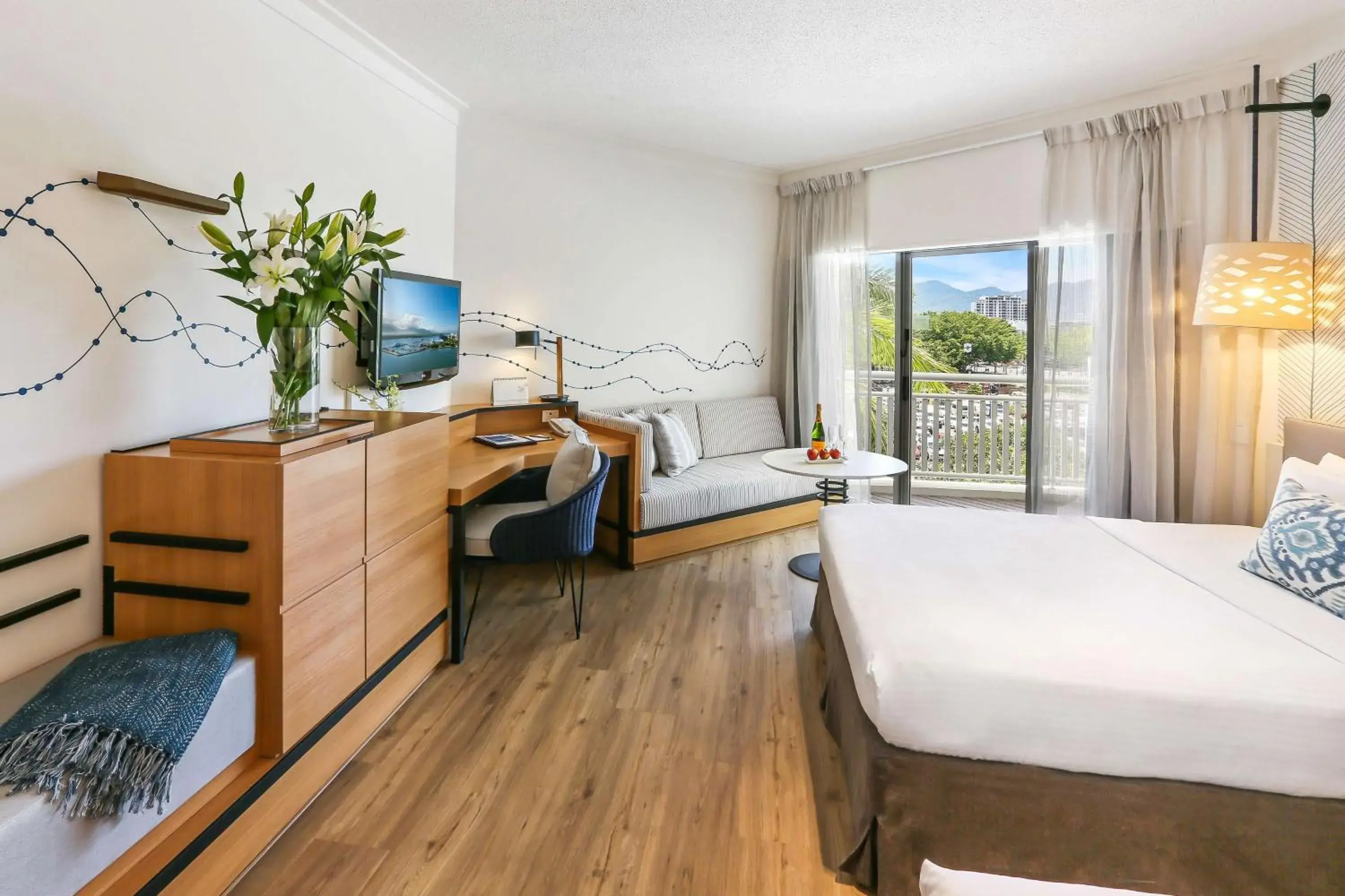 Deluxe Double Room in Shangri-La The Marina, Cairns Deluxe Double Room in Shangri-La The Marina, Cairns