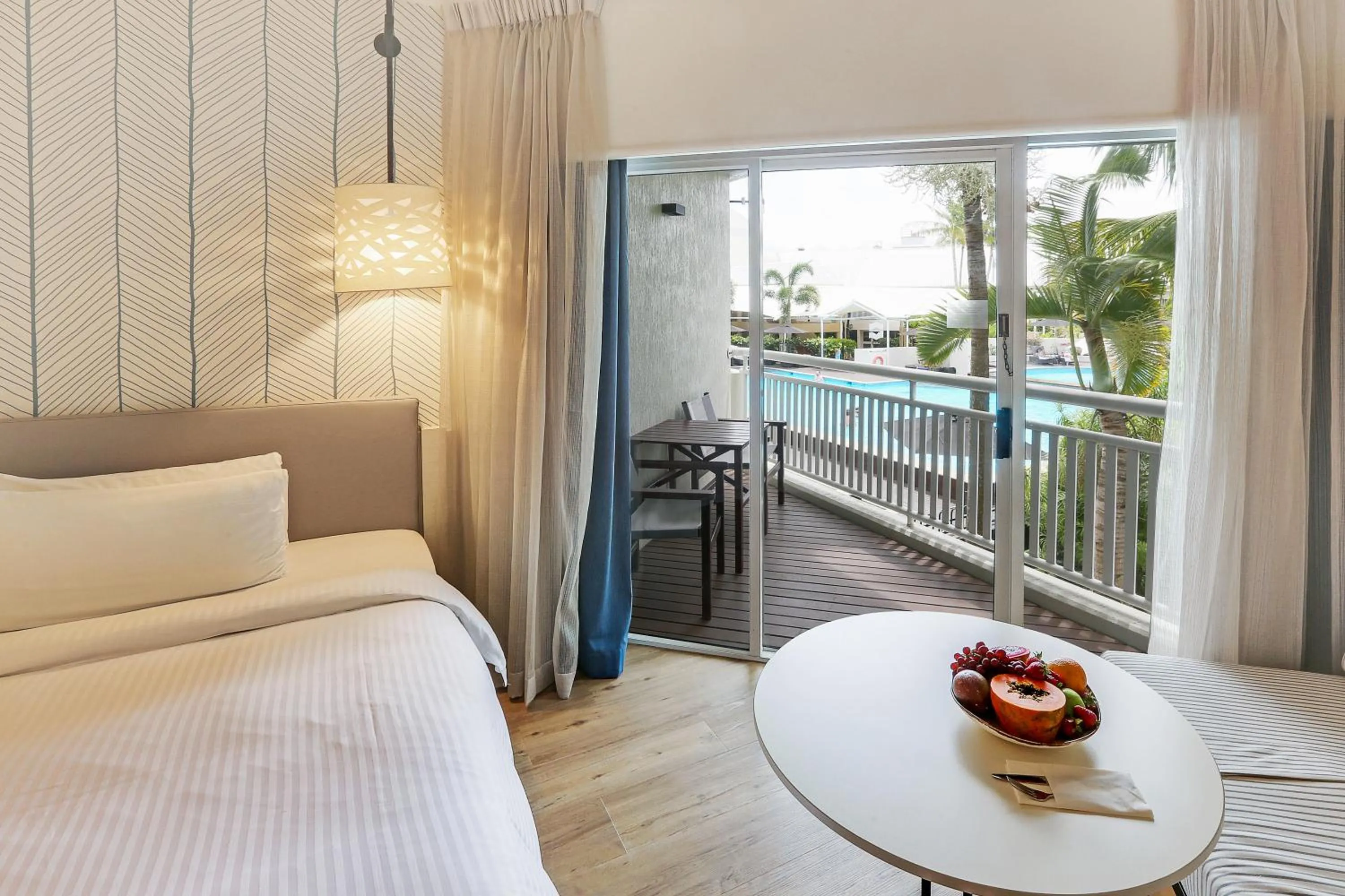 Garden view, Bed in Shangri-La The Marina, Cairns