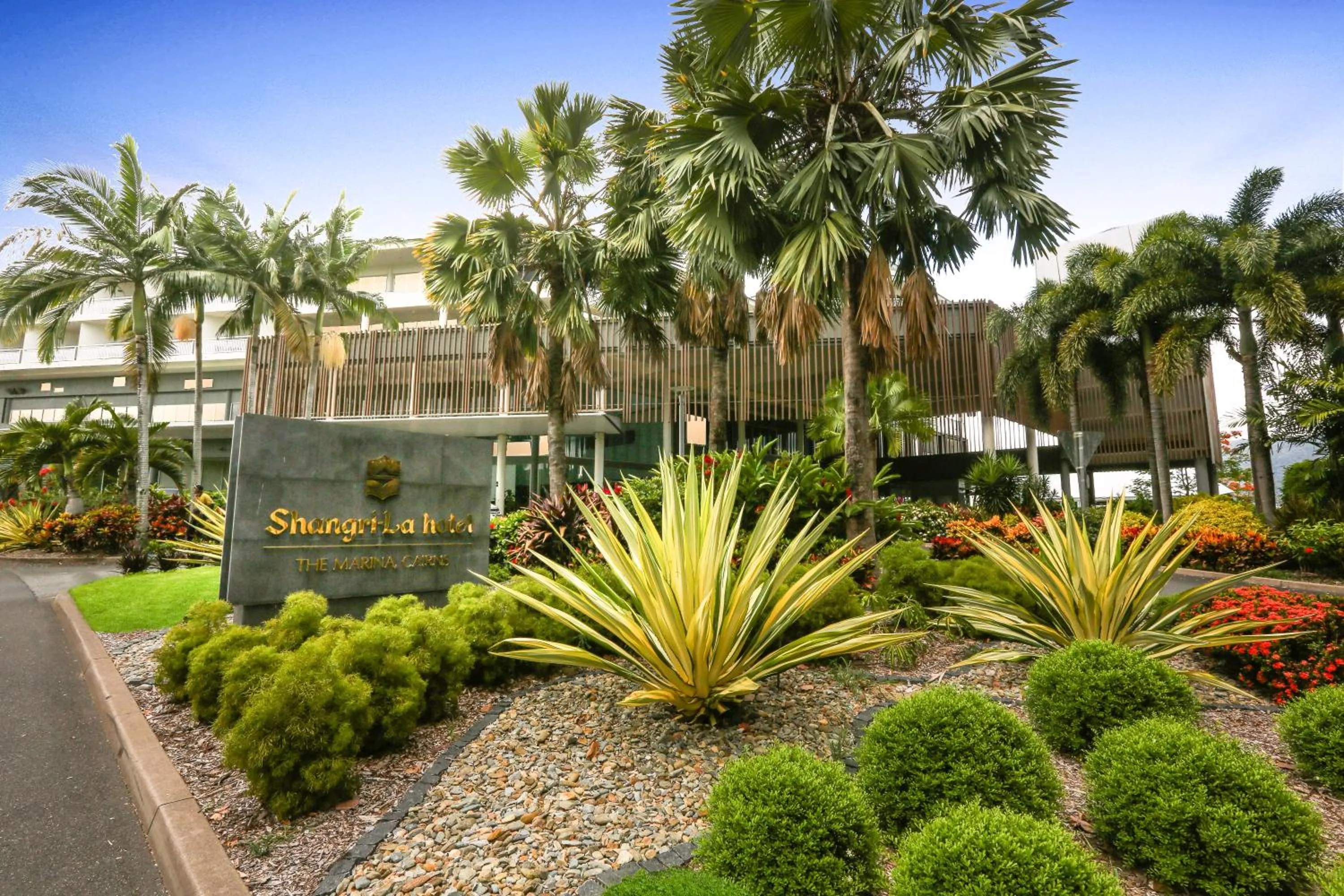 Property building in Shangri-La The Marina, Cairns