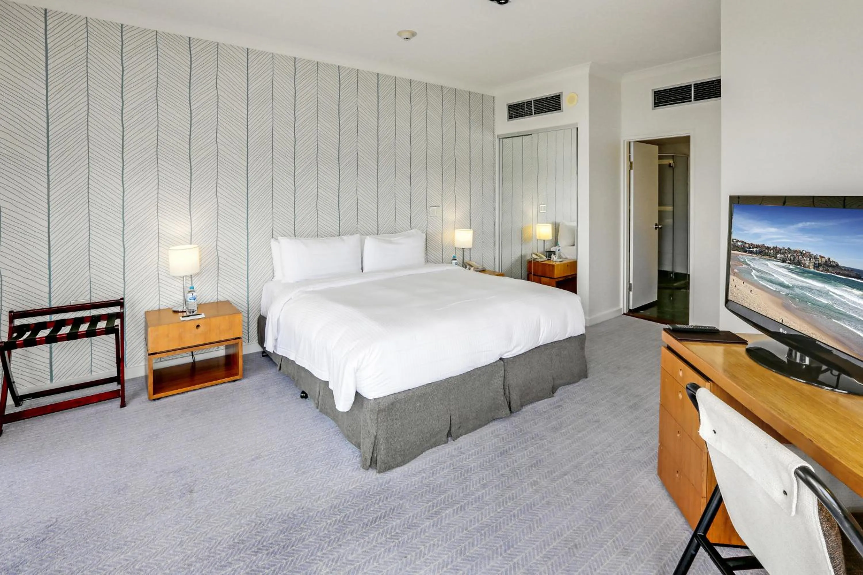 Bed in Shangri-La The Marina, Cairns