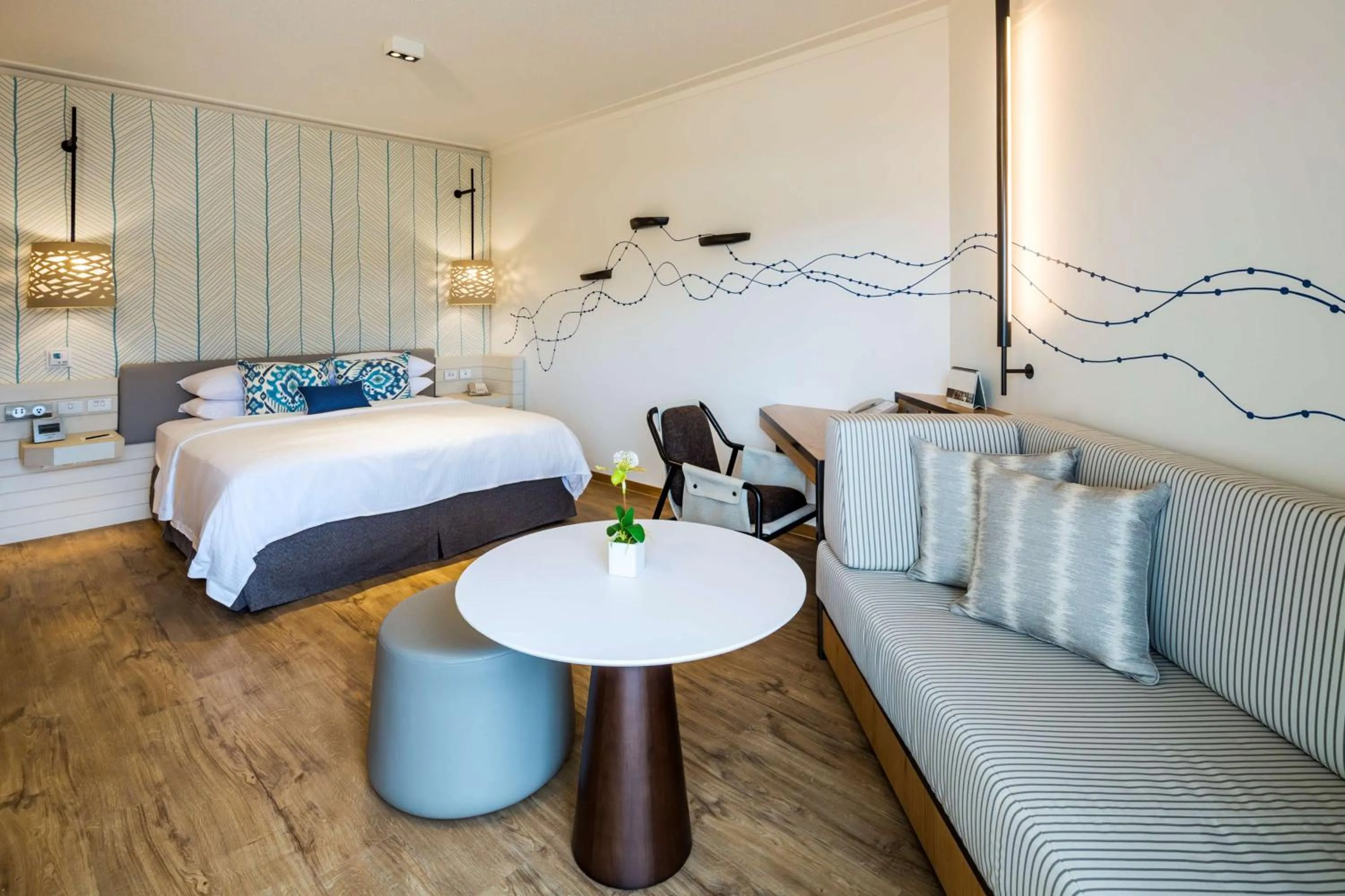 Bedroom, Bed in Shangri-La The Marina, Cairns