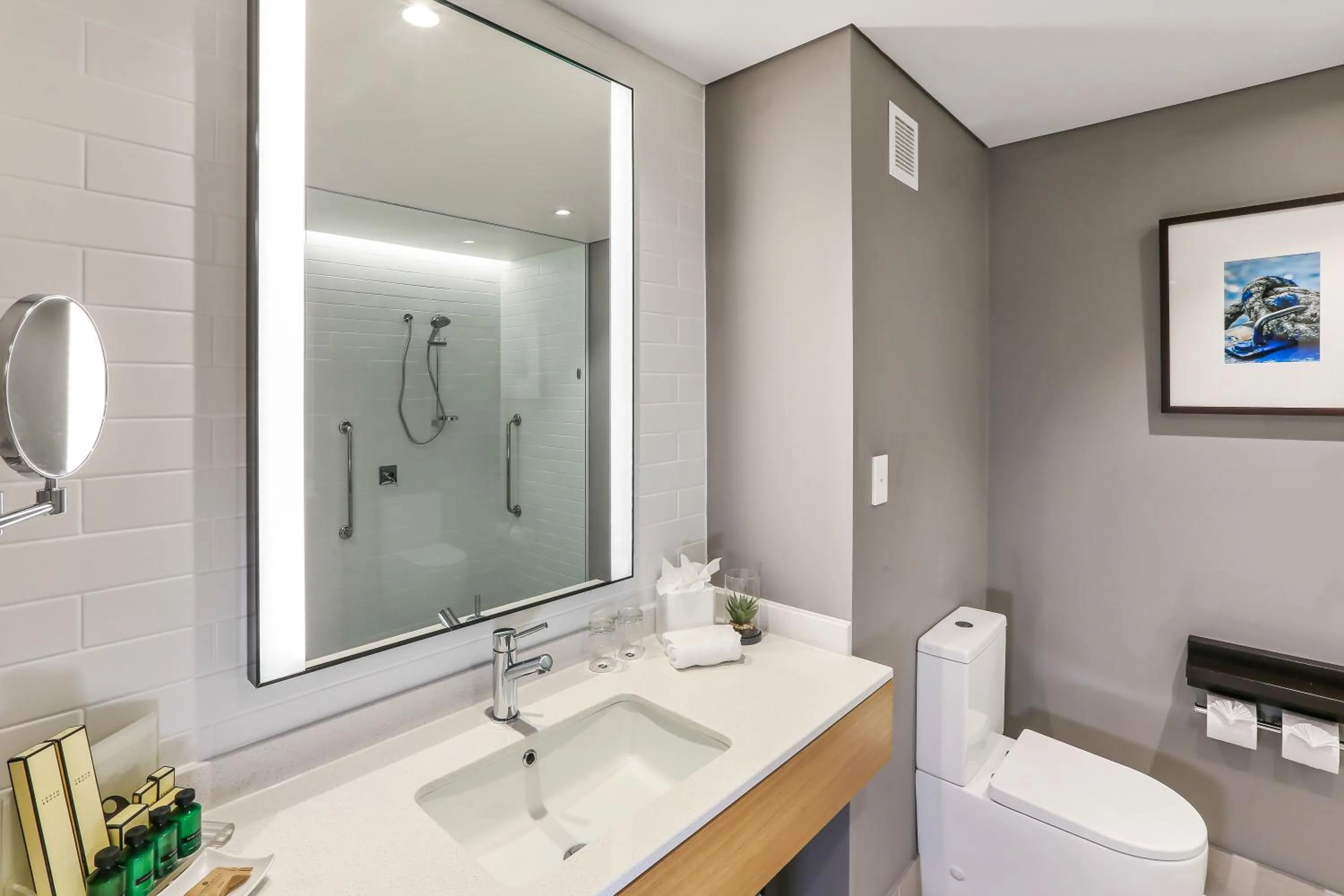 Toilet in Shangri-La The Marina, Cairns