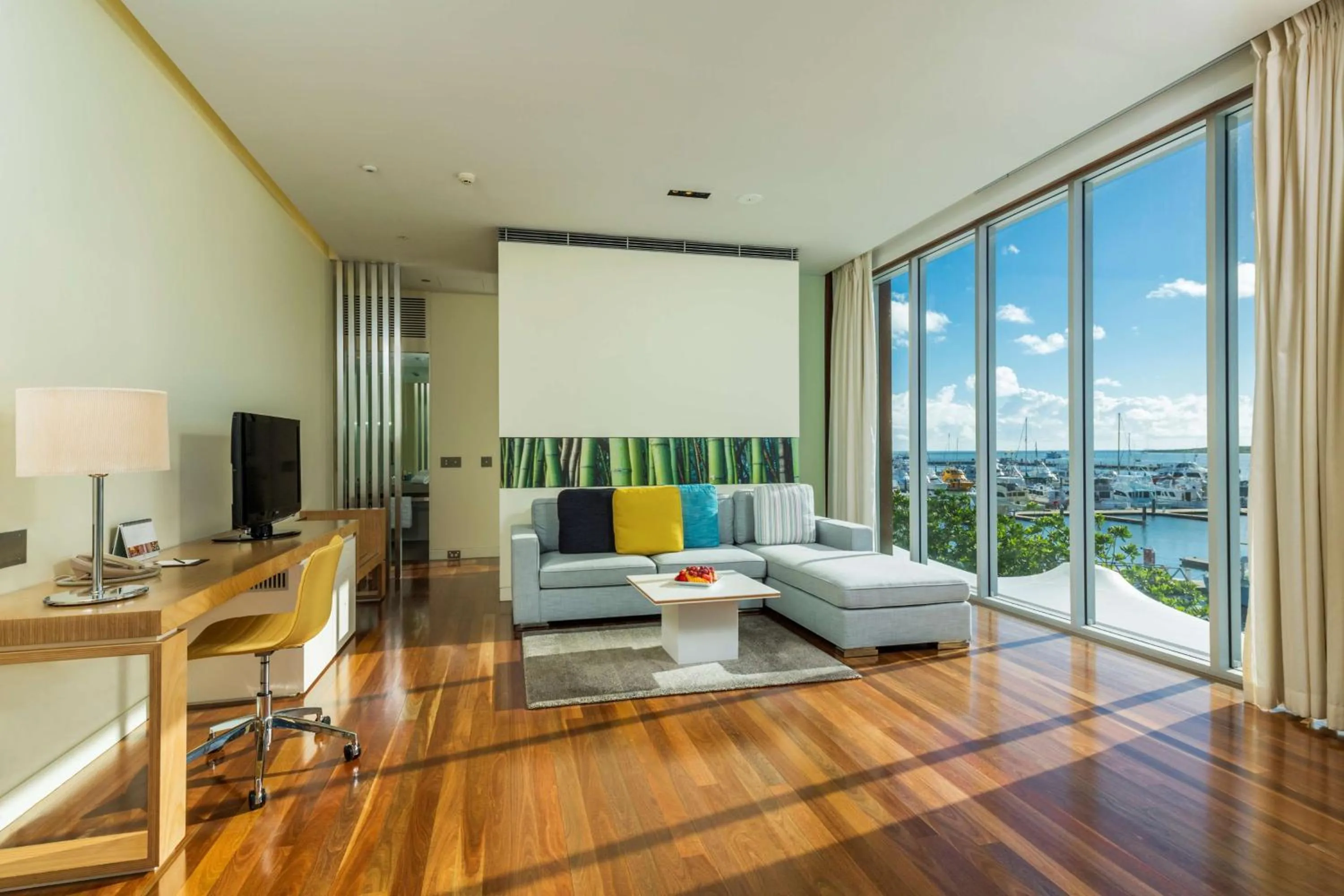 Photo of the whole room, Bed in Shangri-La The Marina, Cairns