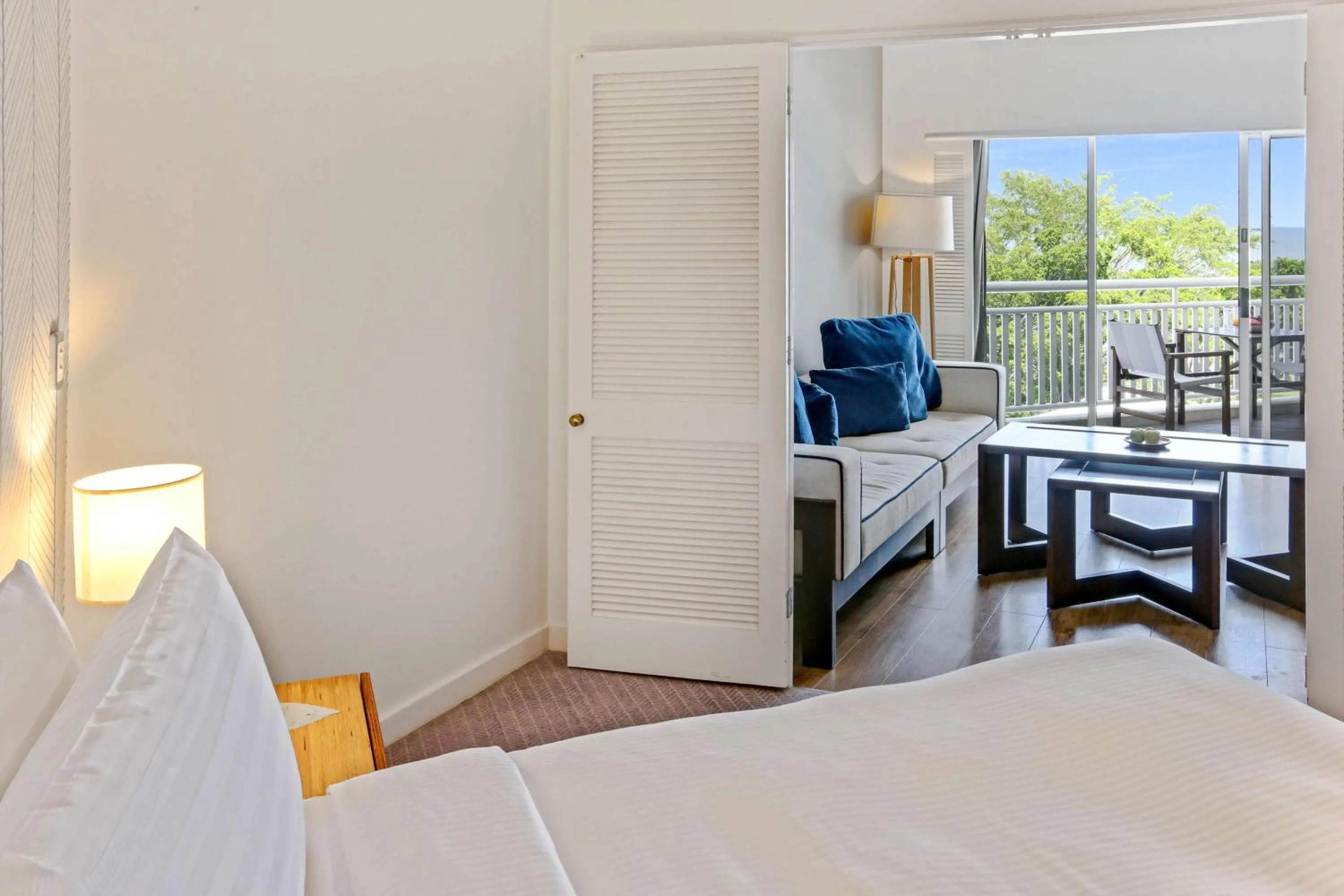 Bedroom, Bed in Shangri-La The Marina, Cairns