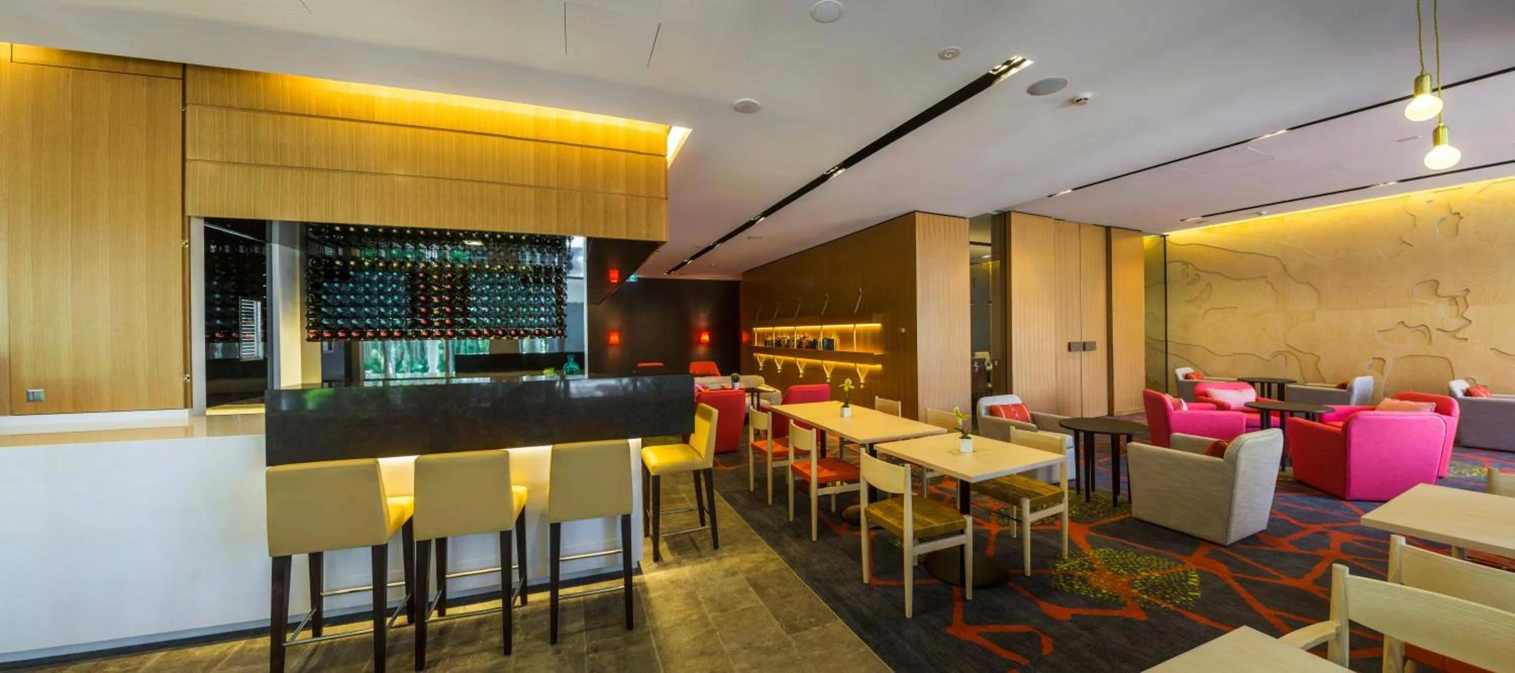 Lounge or bar in Shangri-La The Marina, Cairns