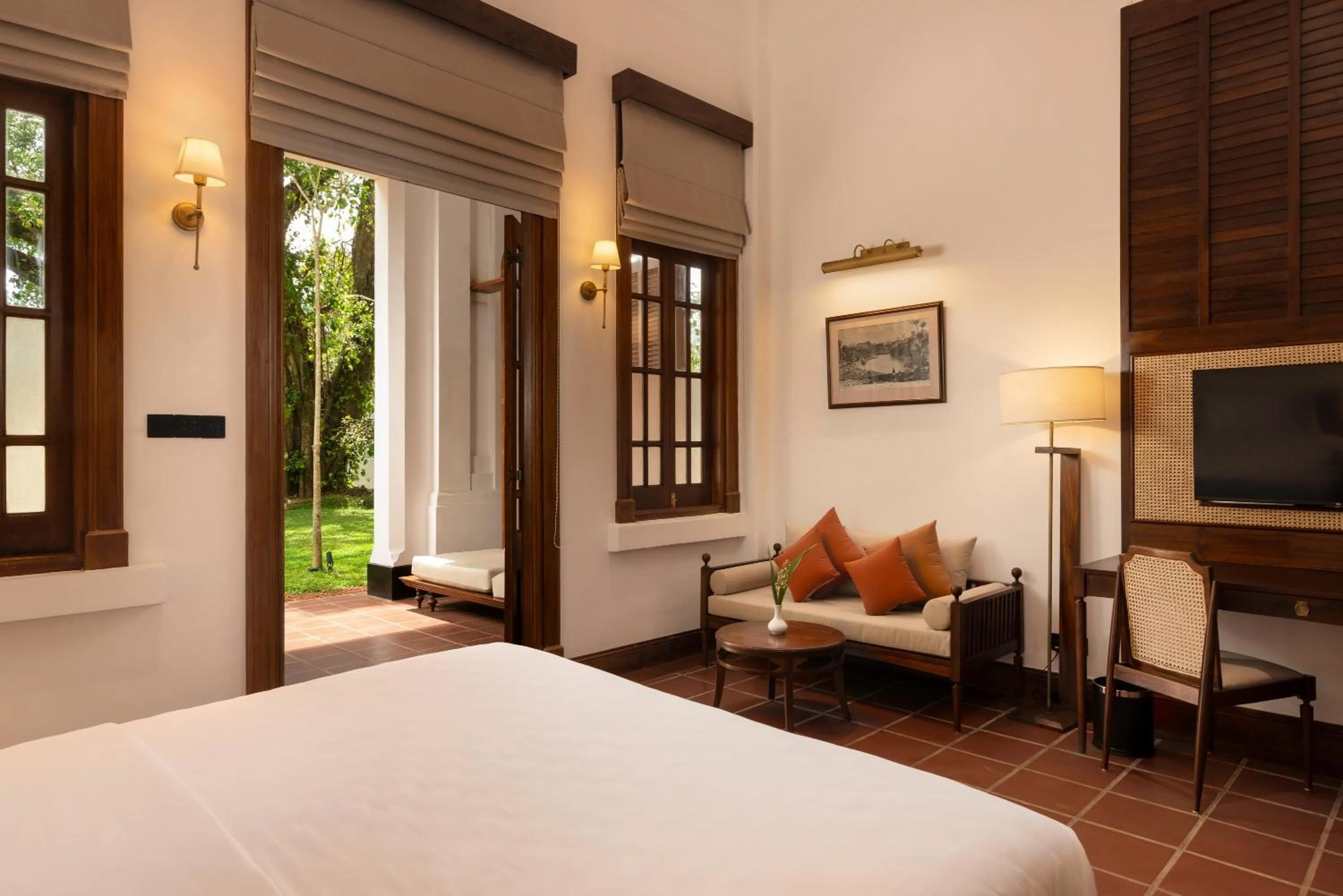 View (from property/room), Bed in Hotel Suisse Kandy - Since 1890