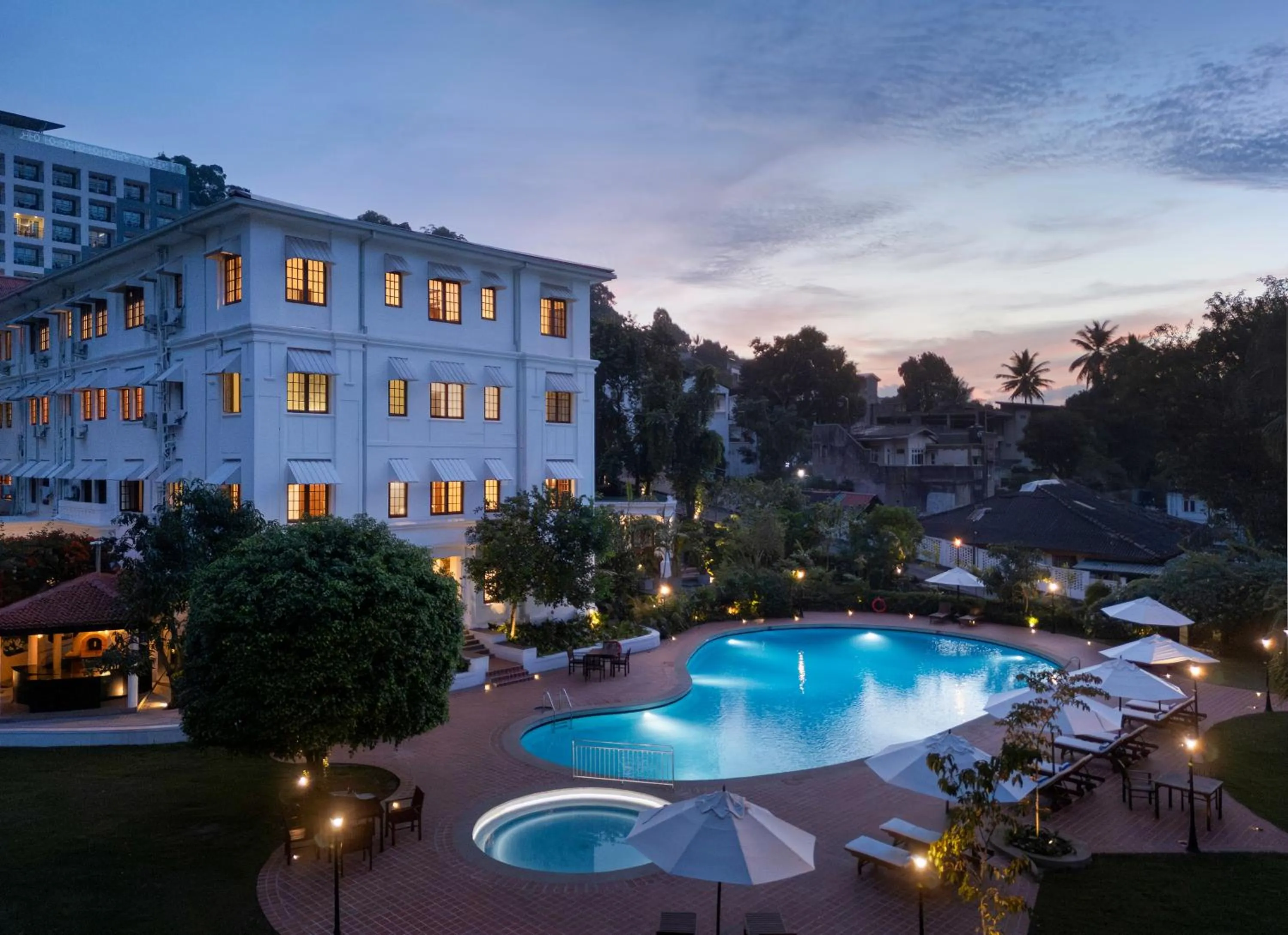Swimming pool in Hotel Suisse Kandy - Since 1890
