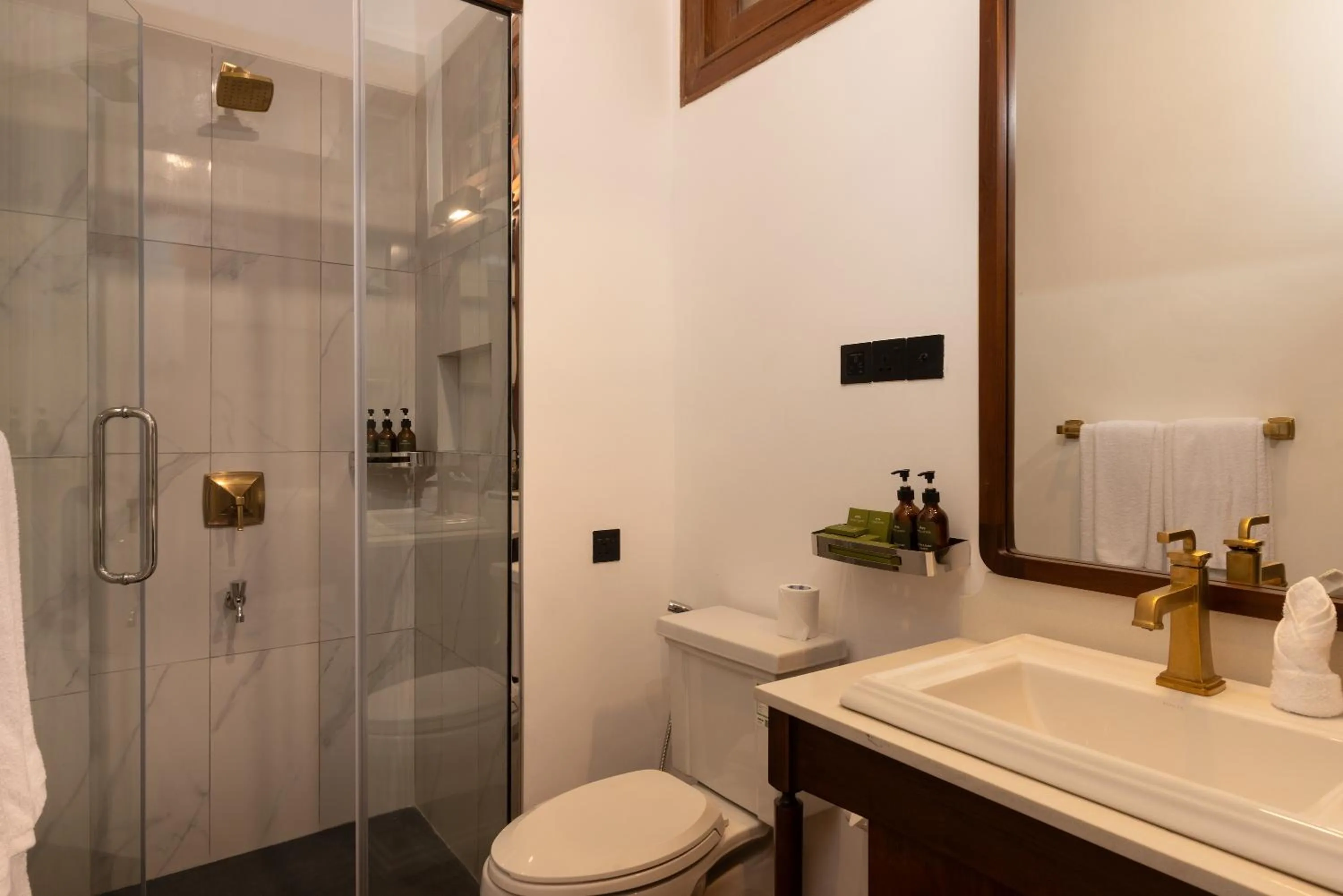 Shower in Hotel Suisse Kandy - Since 1890