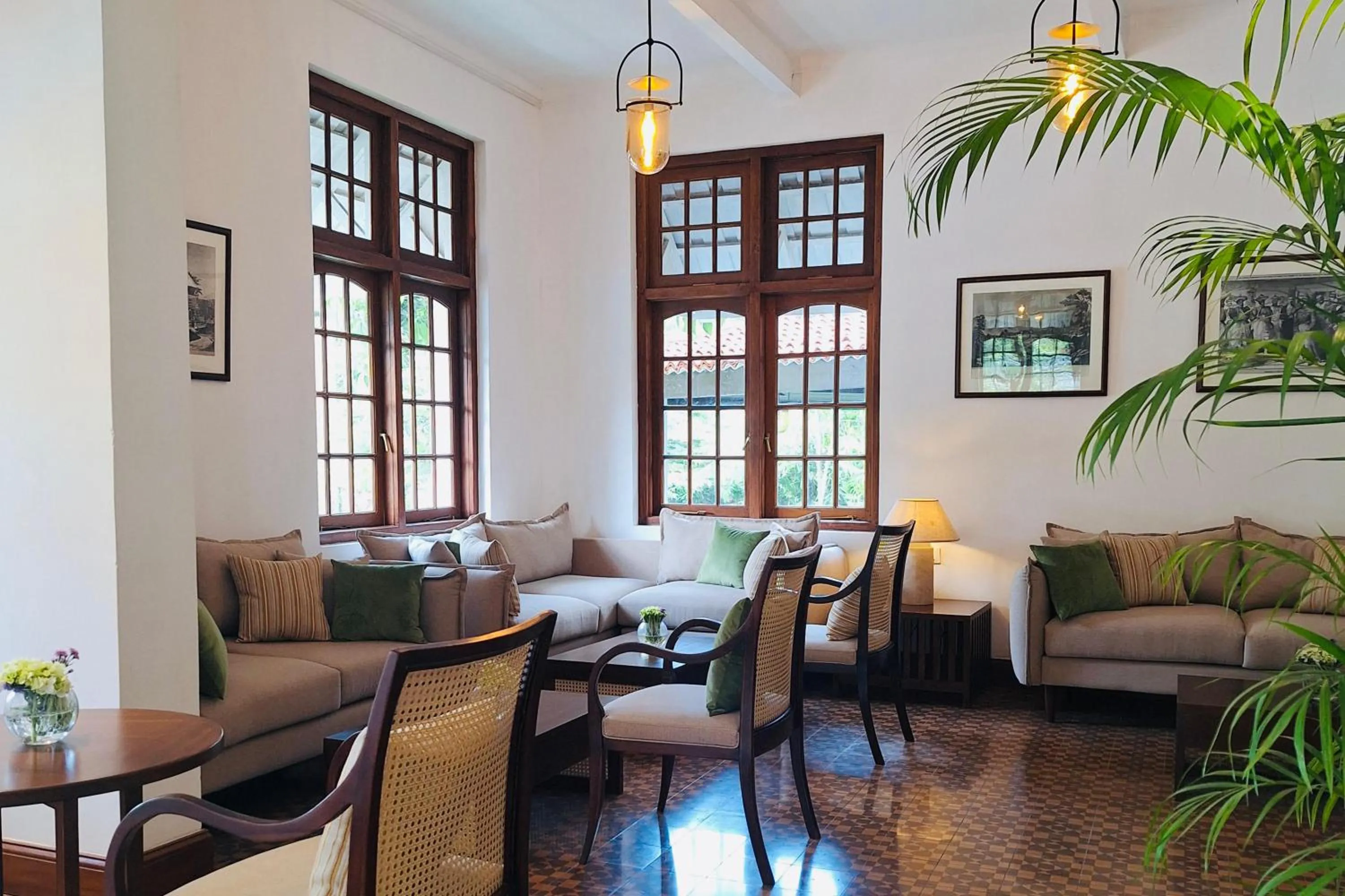 Seating area in Hotel Suisse Kandy - Since 1890