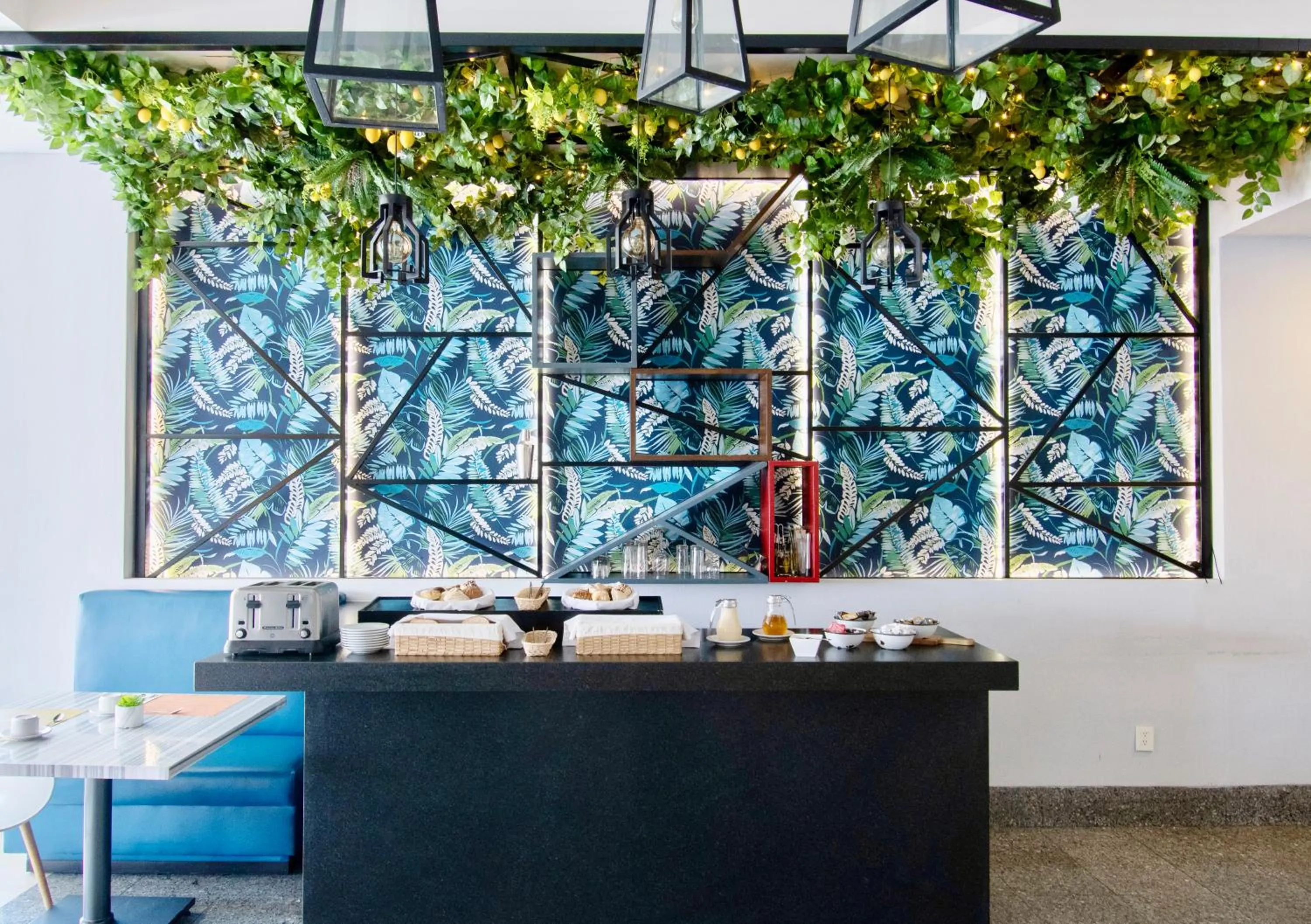 Restaurant/places to eat in Hotel Velvet Plaza