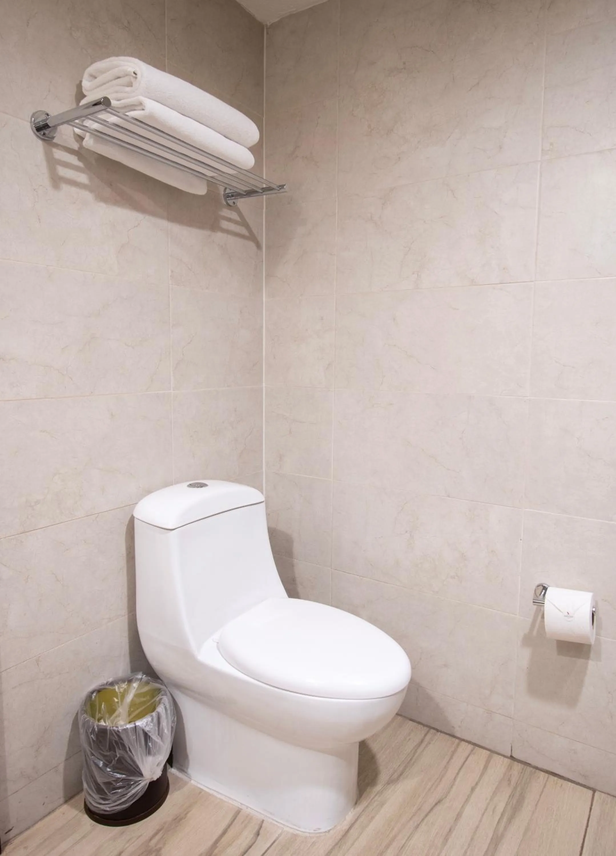 Bathroom in Hotel Velvet Plaza