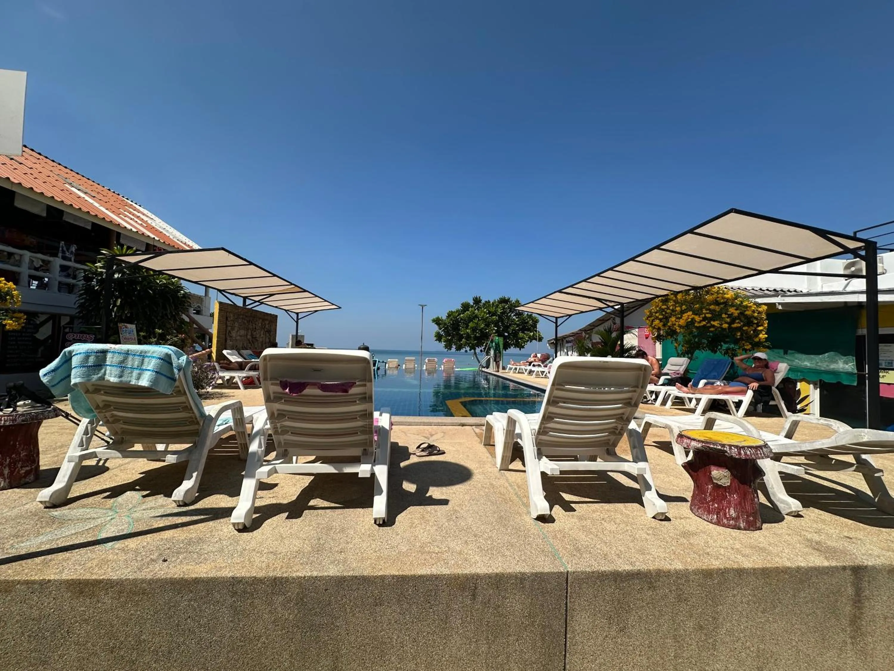 Swimming pool in Lanta Garden Home