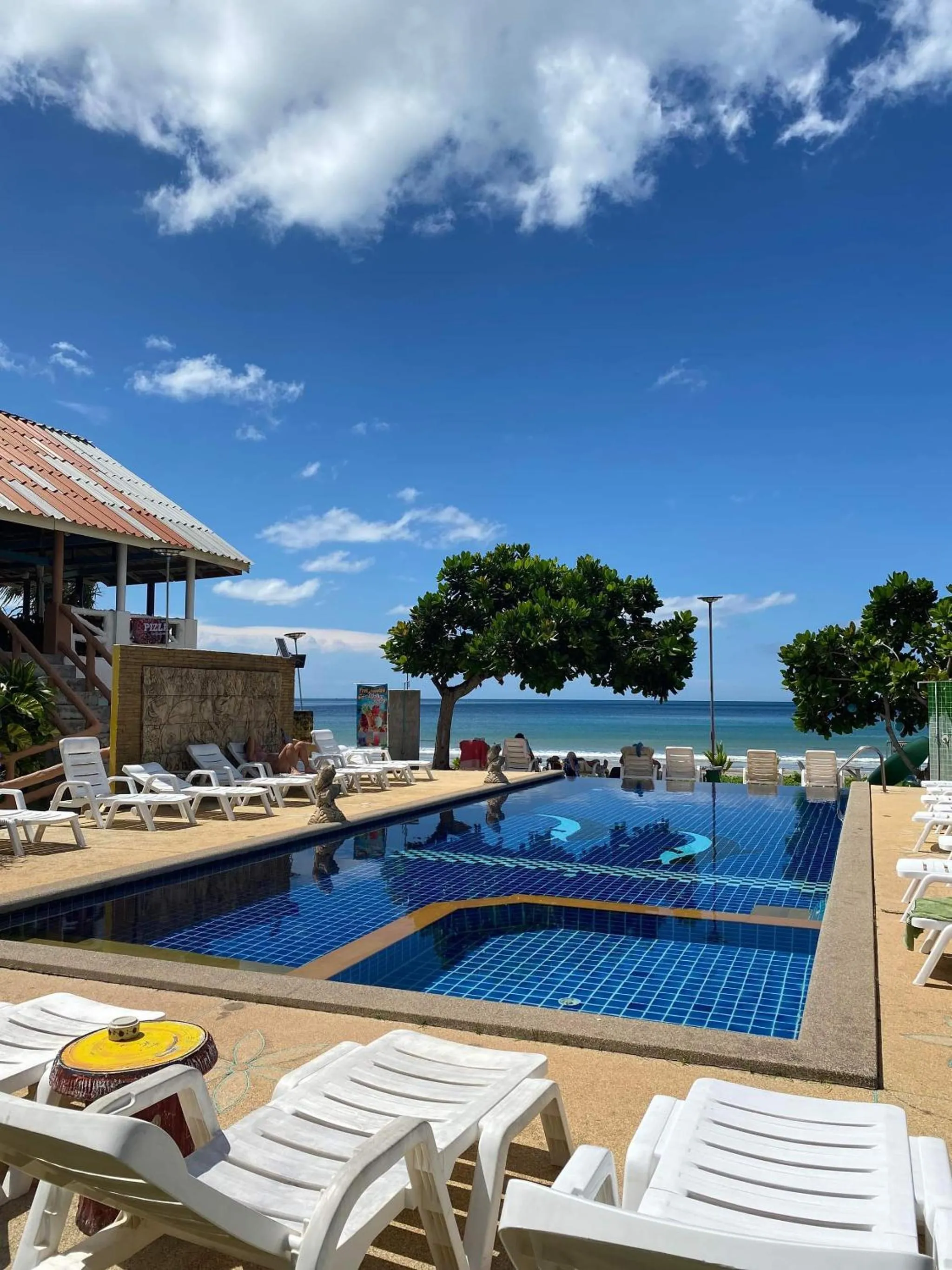 Swimming pool in Lanta Garden Home