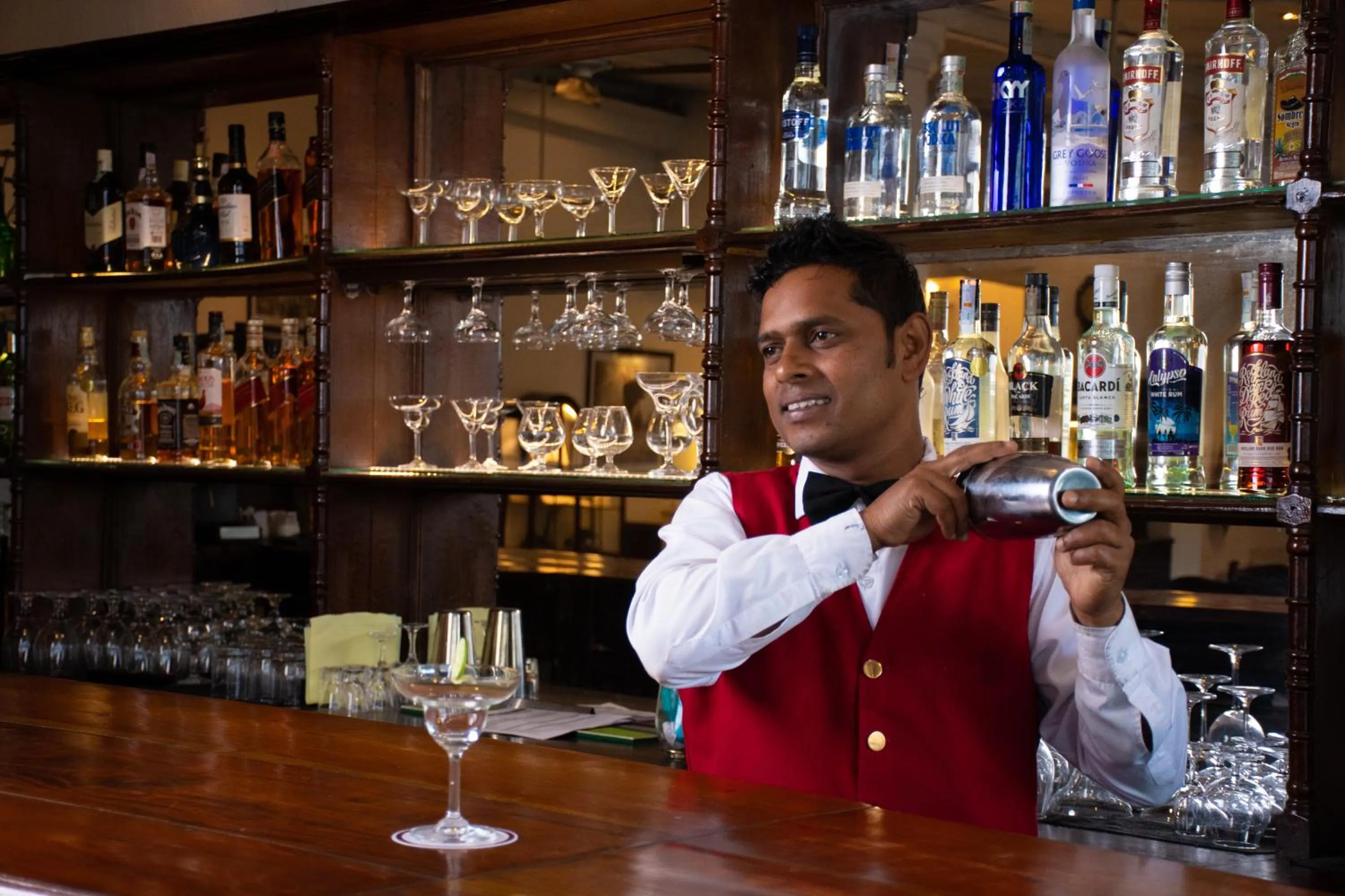 Lounge or bar in Queen's Hotel Kandy - 160 Years of Heritage & Luxury