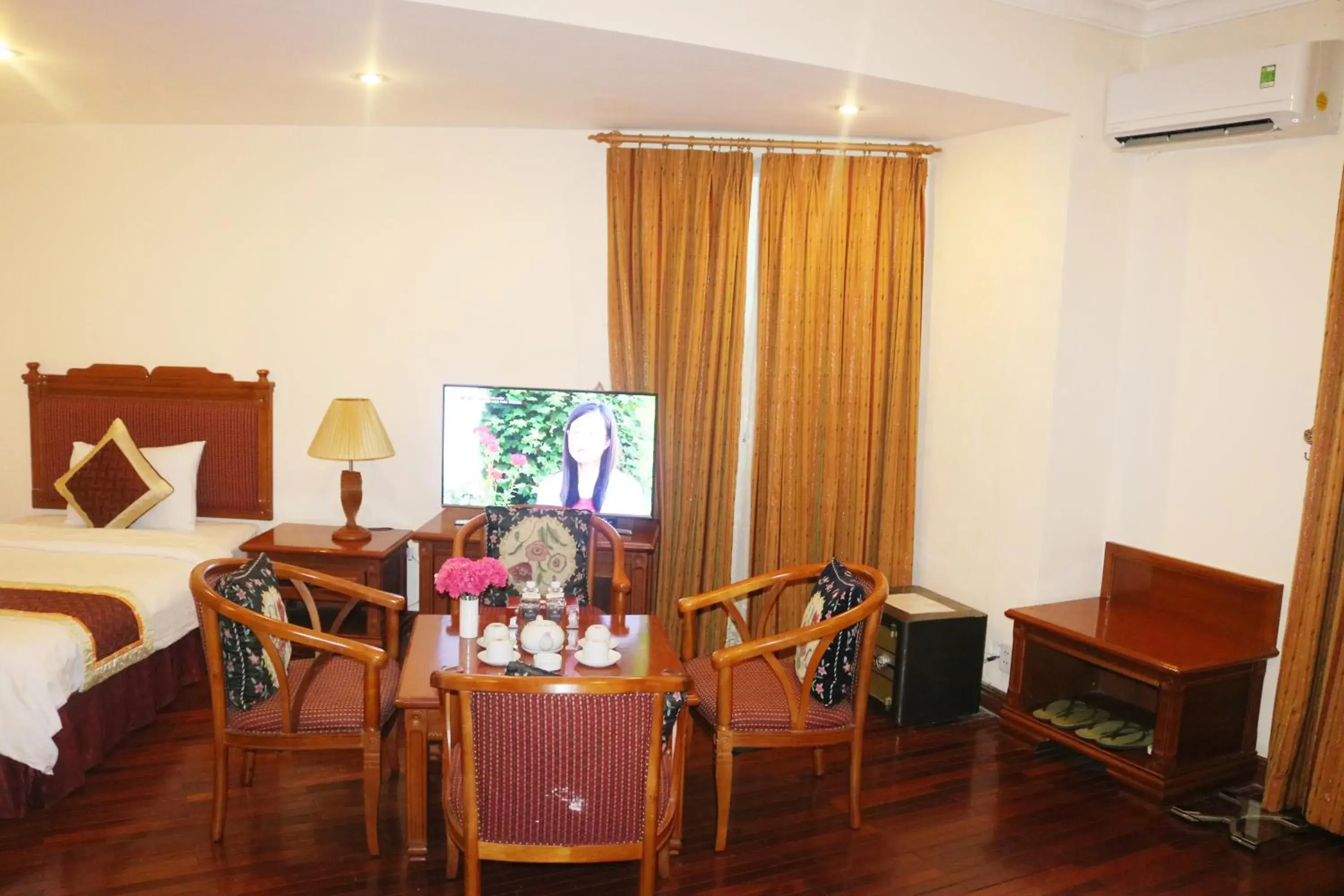 Deluxe Suite - single occupancy in Central Hotel Deluxe Suite - single occupancy in Central Hotel