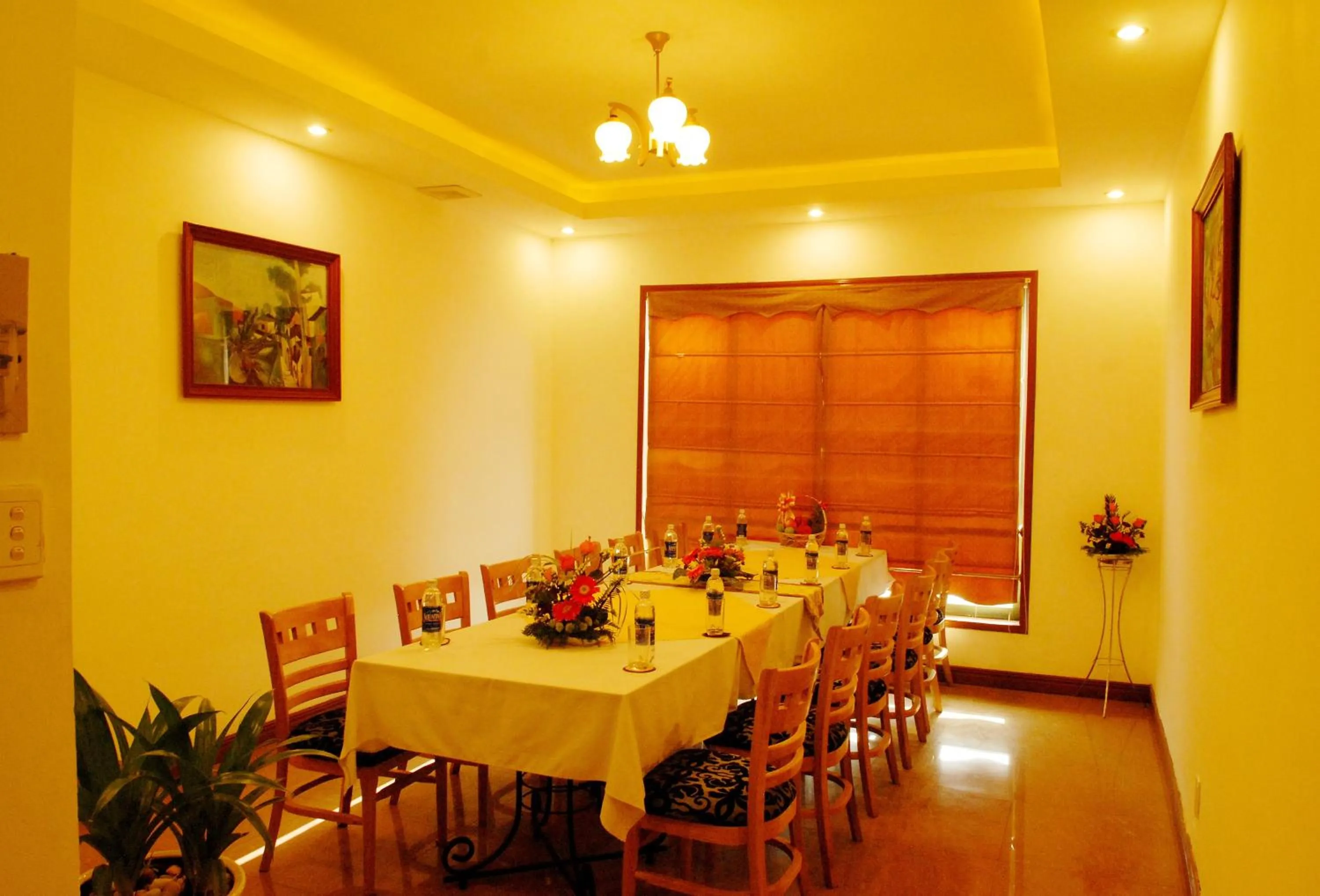 Dining area in Central Hotel