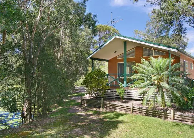 Executive Villa with Spa Bath - Platypus in Lorikeet Holiday Park Executive Villa with Spa Bath - Platypus in Lorikeet Holiday Park