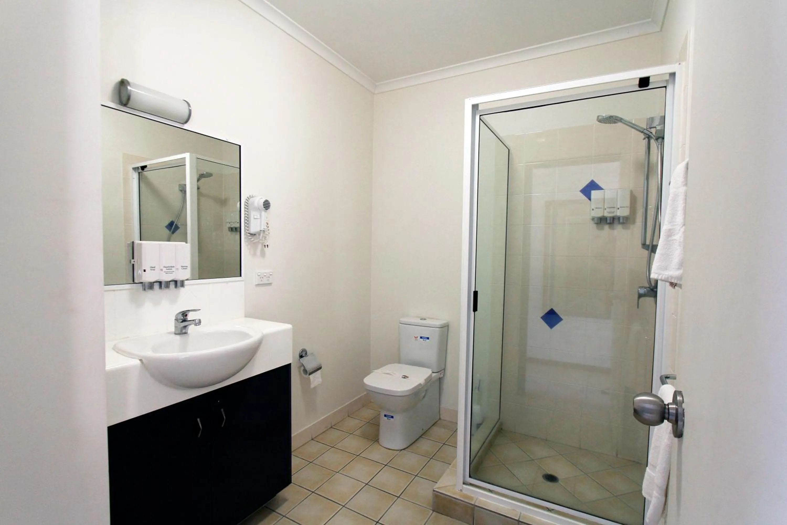 Bathroom in Coffee House Apartment Motel