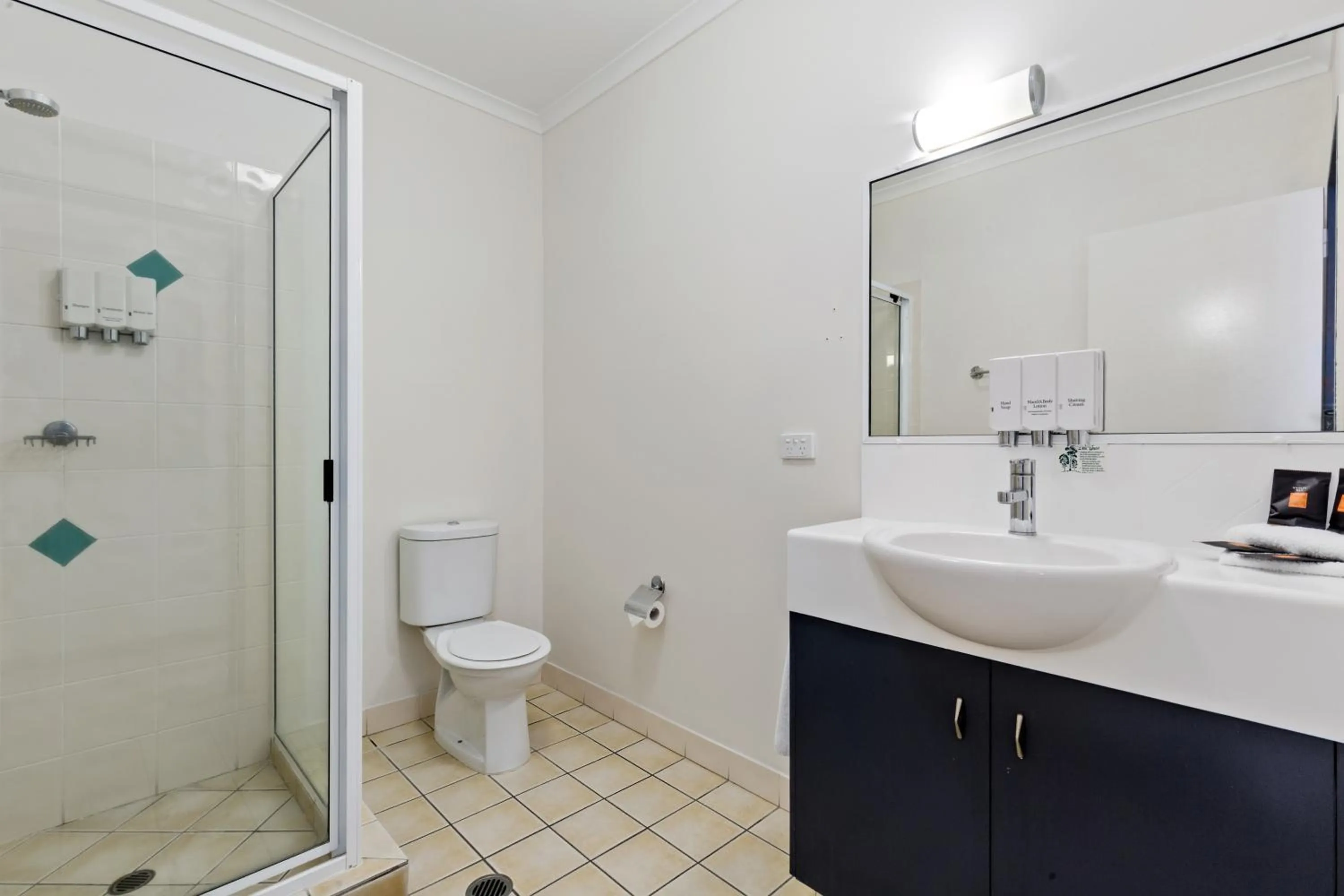 Bathroom in Coffee House Apartment Motel