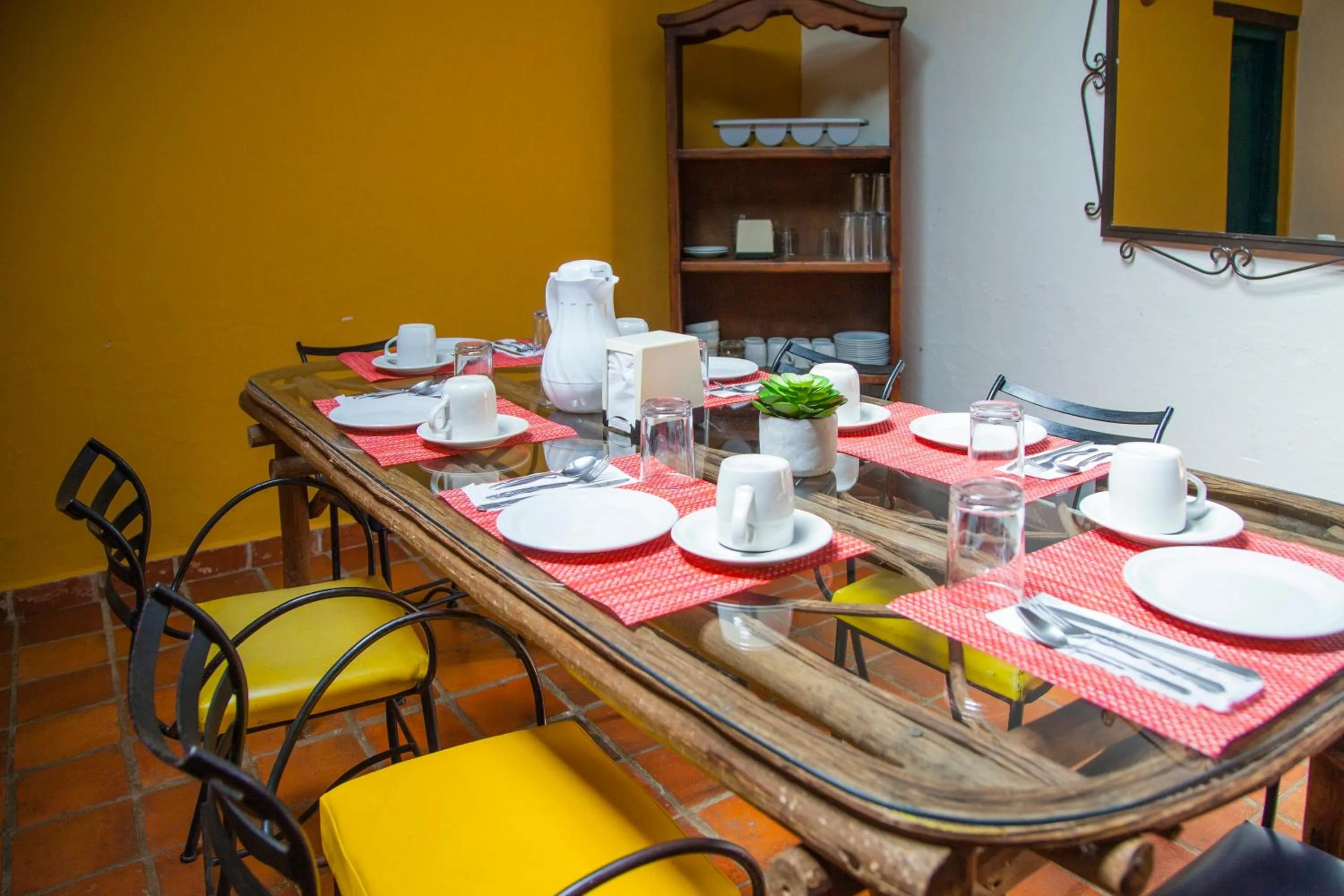 Restaurant/places to eat in Hotel Adobe y Teja