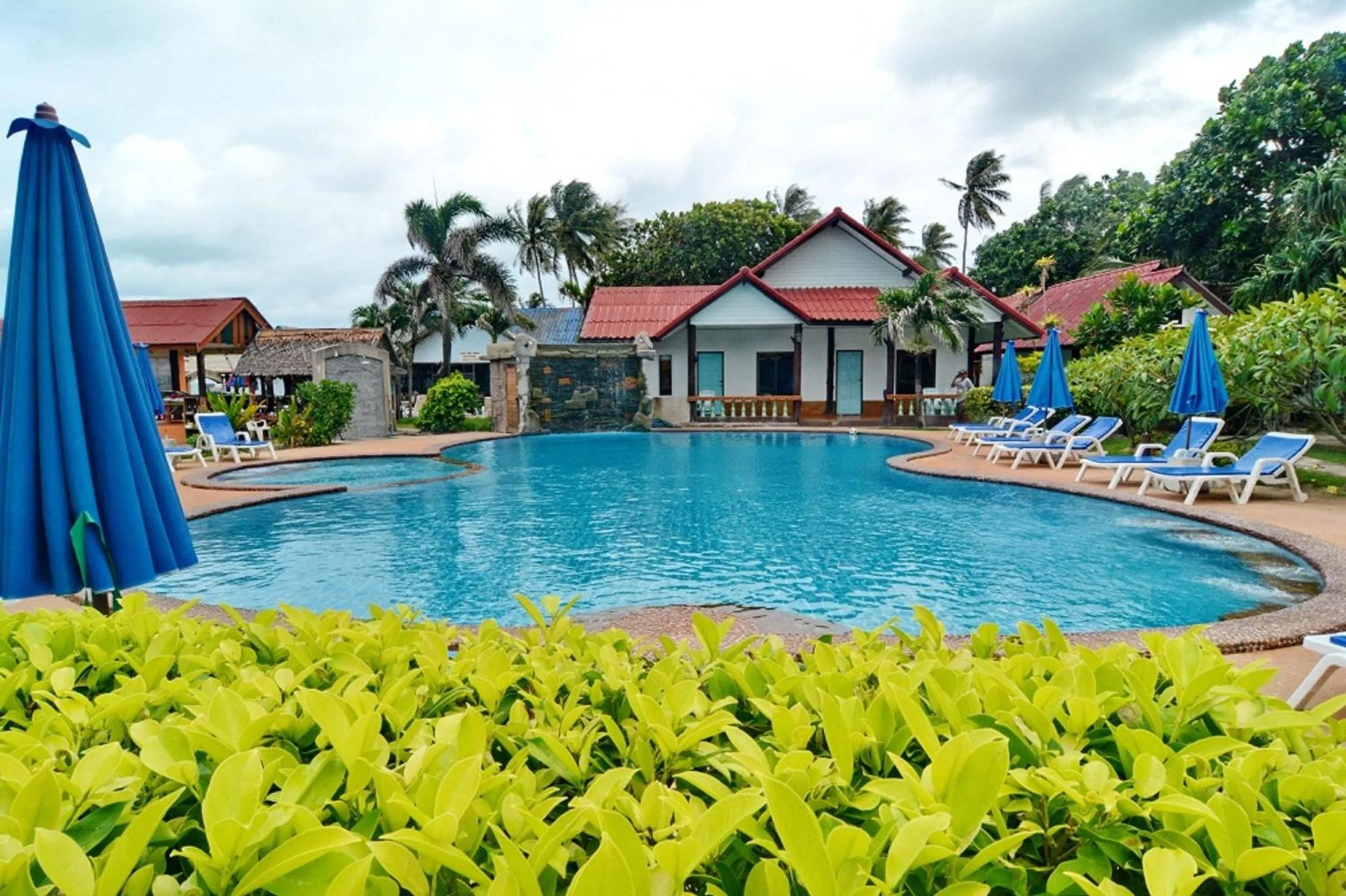 Swimming pool in Blue Andaman Lanta Resort