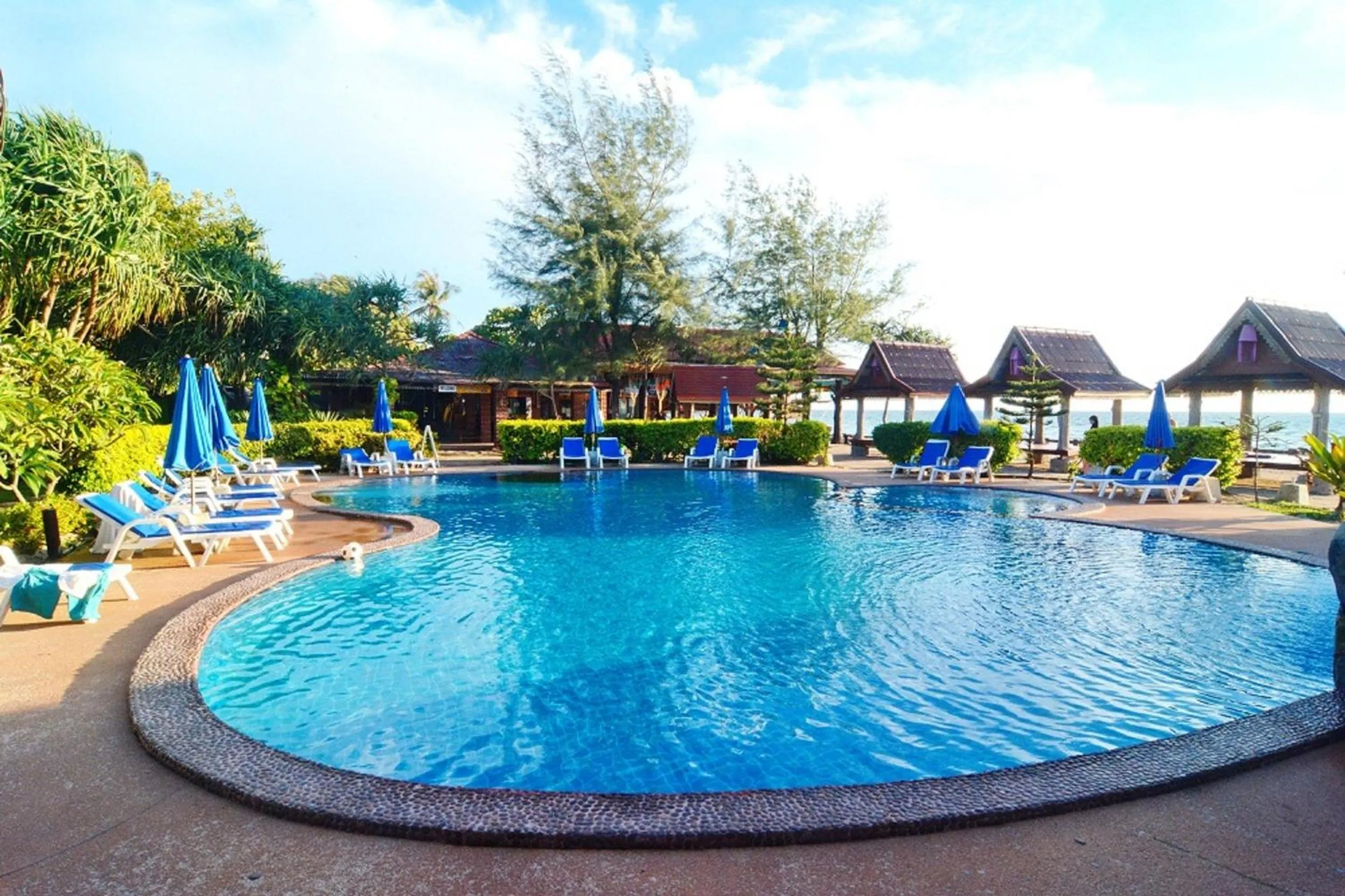 Swimming pool in Blue Andaman Lanta Resort