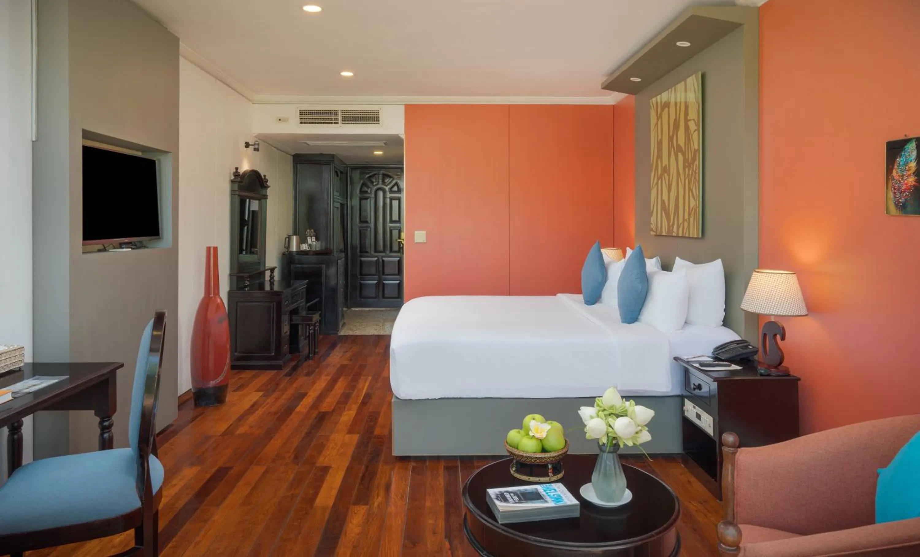 Photo of the whole room, Bed in Memoire Siem Reap Hotel