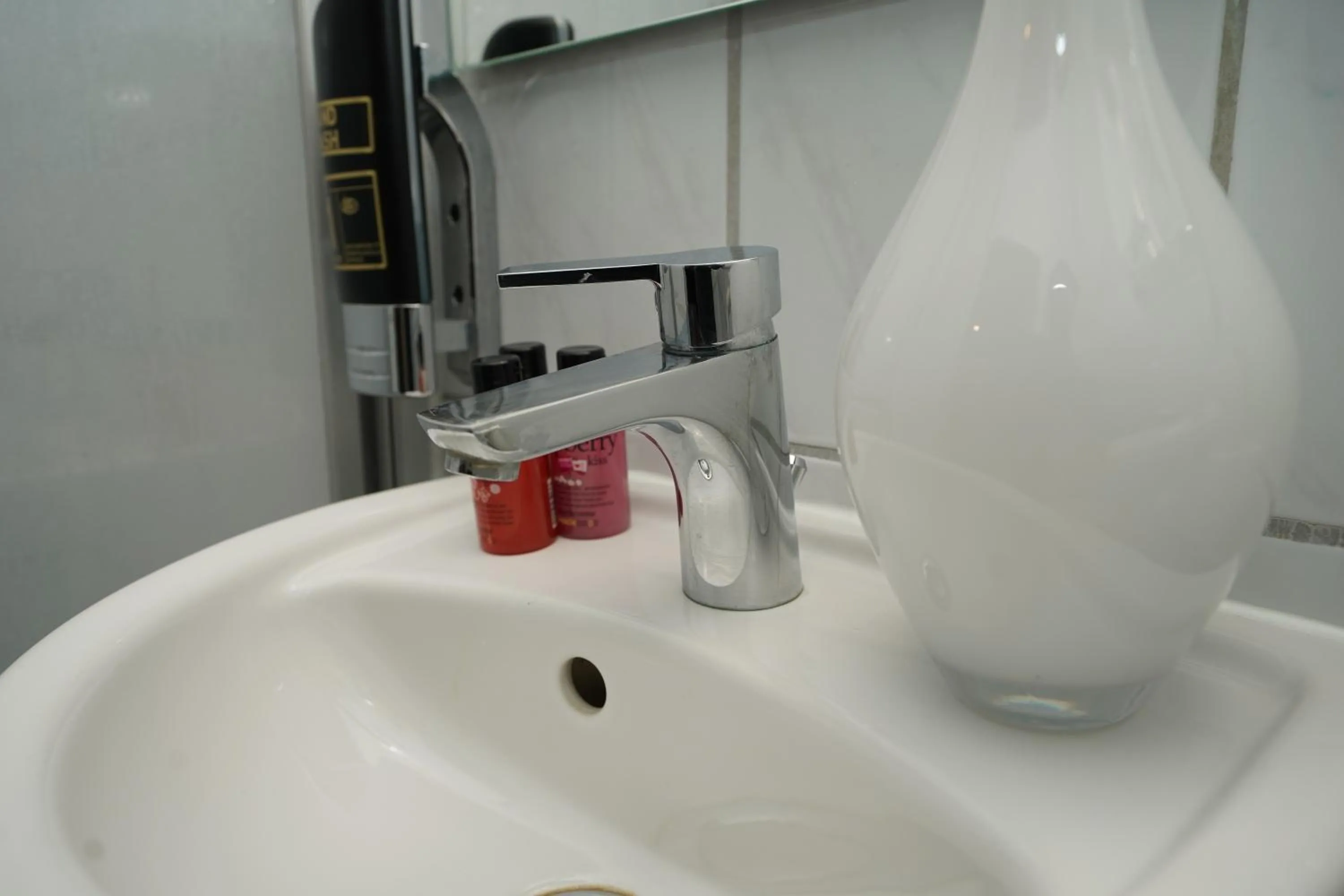 Bathroom in Hotel Little Paris