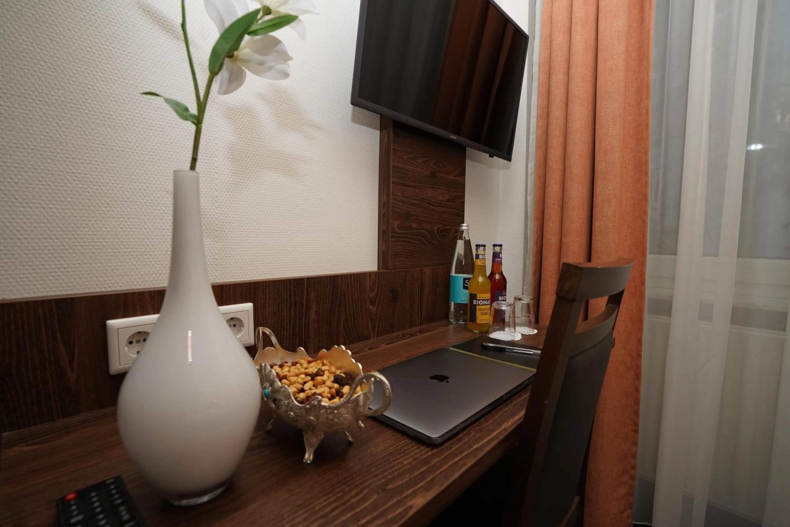 TV/Entertainment Center in Hotel Little Paris