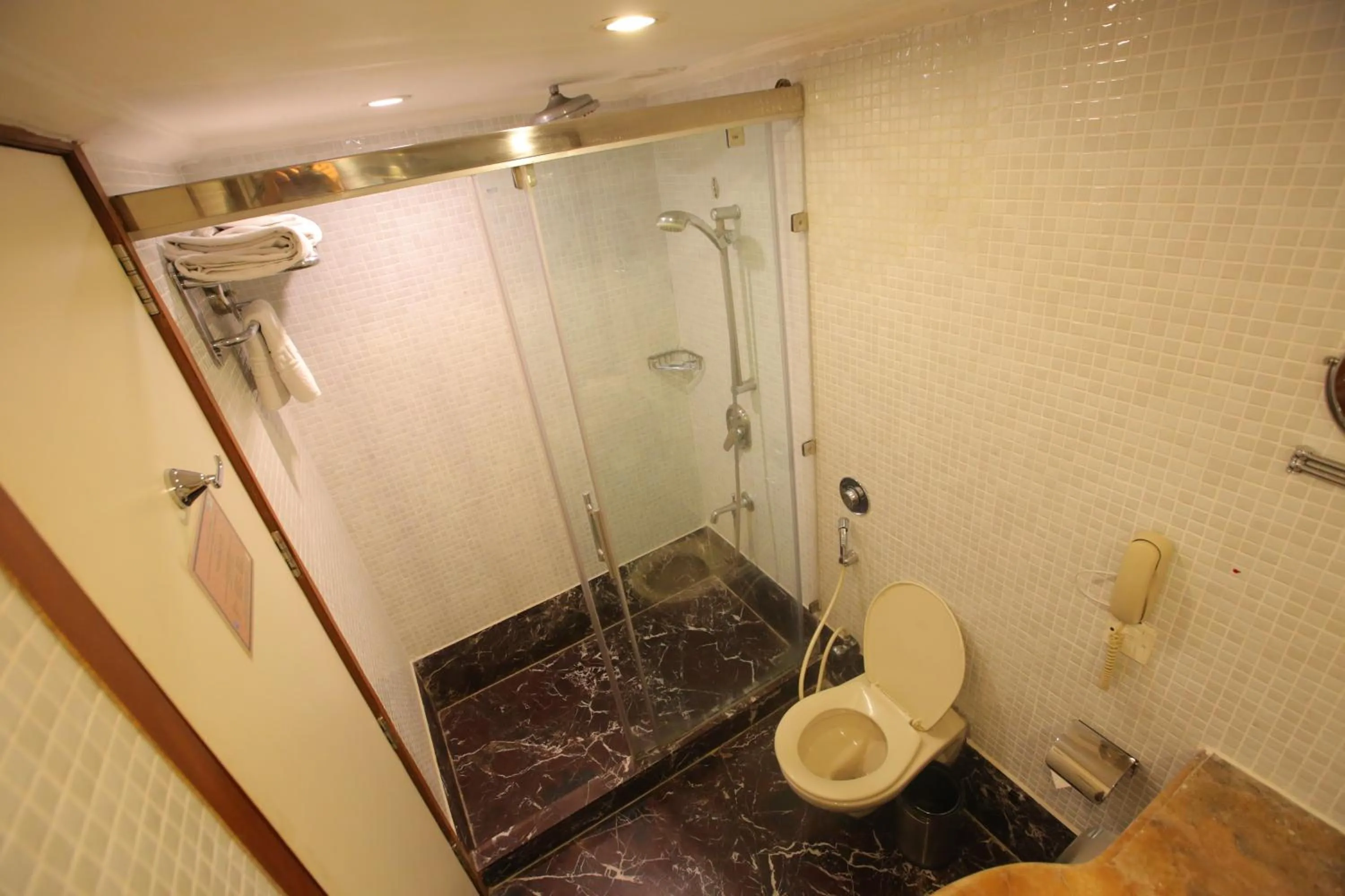 Bathroom in Hotel The Royal Plaza