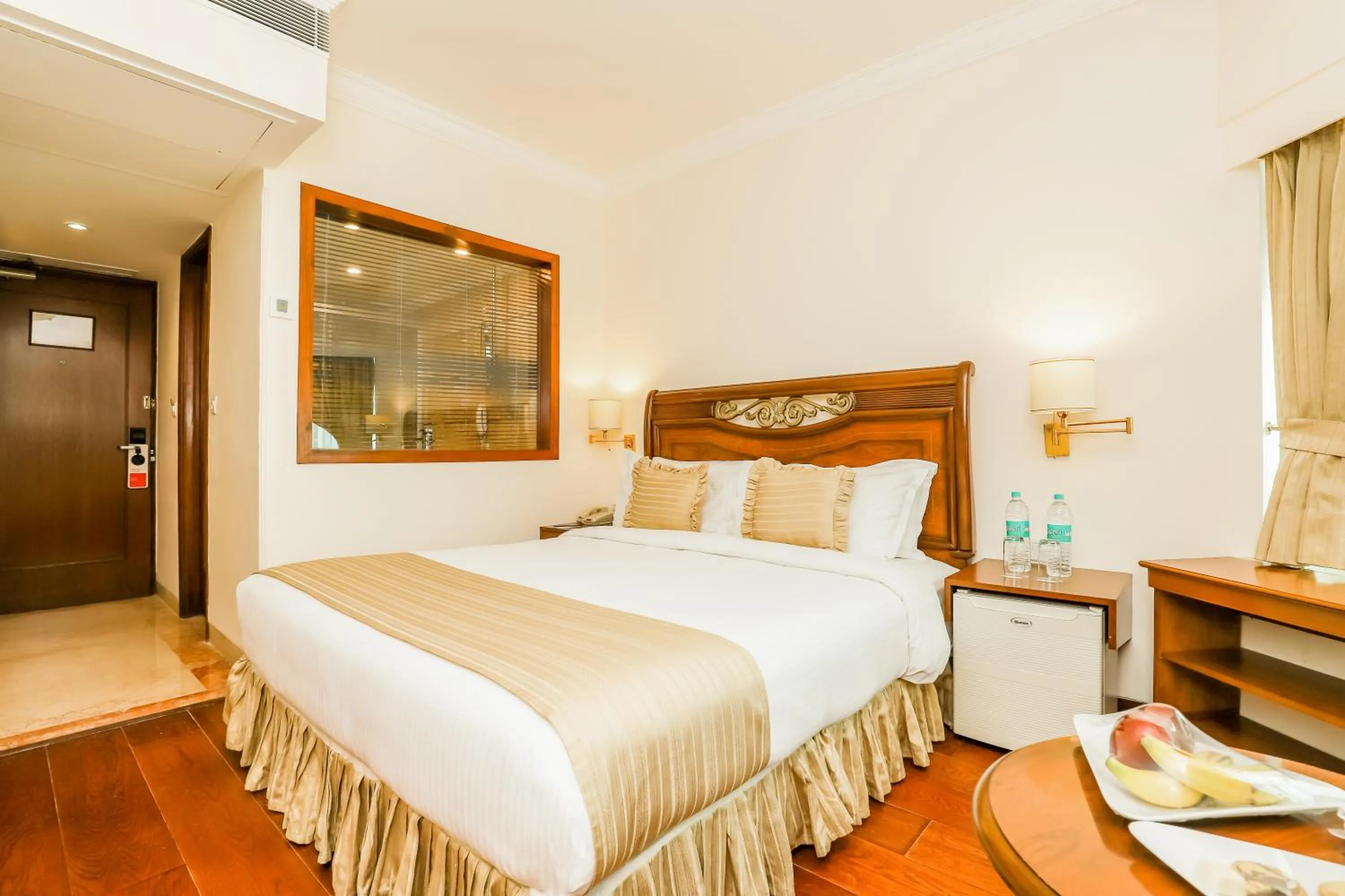 Photo of the whole room, Bed in Hotel The Royal Plaza