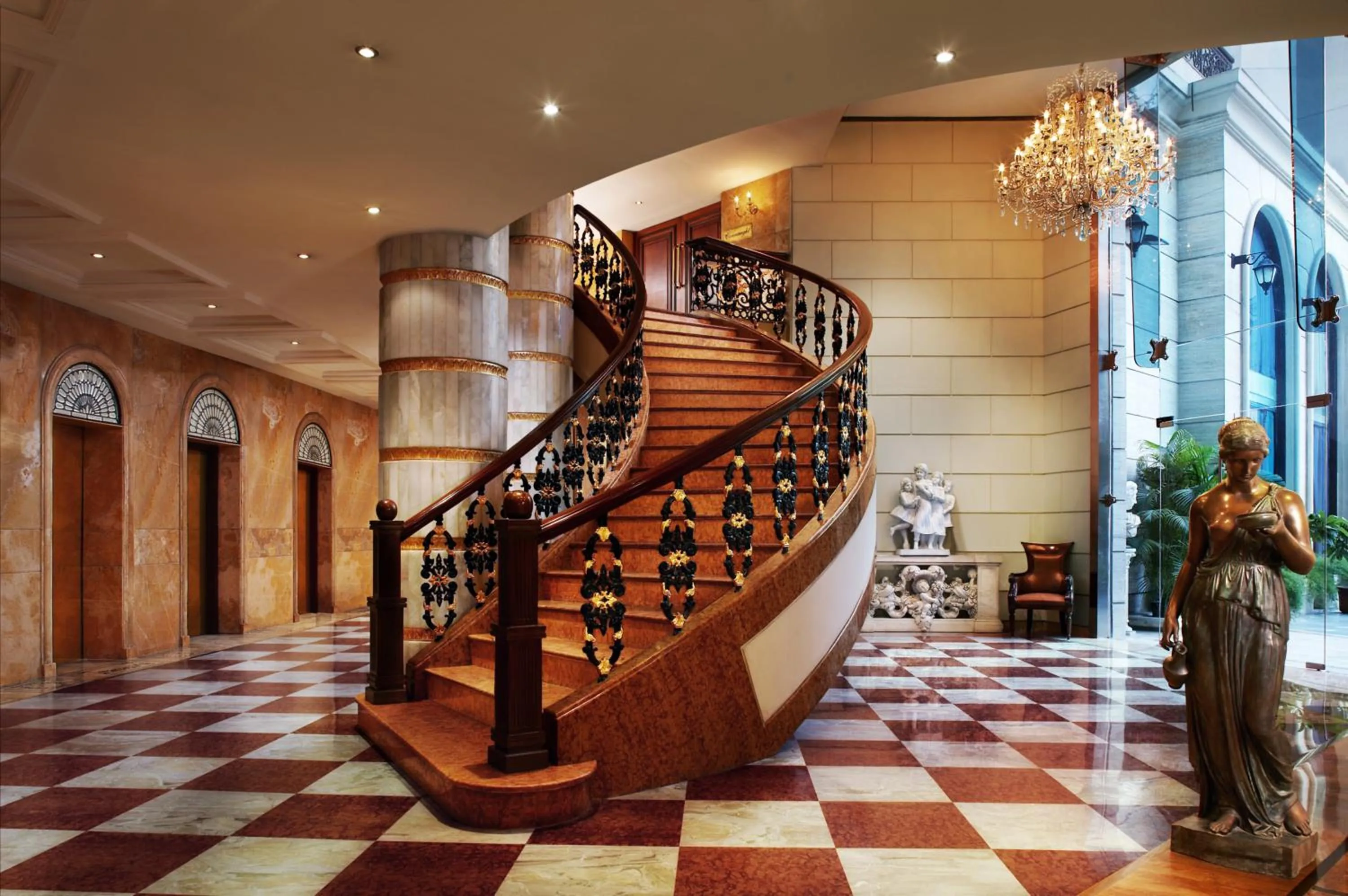 Lobby or reception in Hotel The Royal Plaza