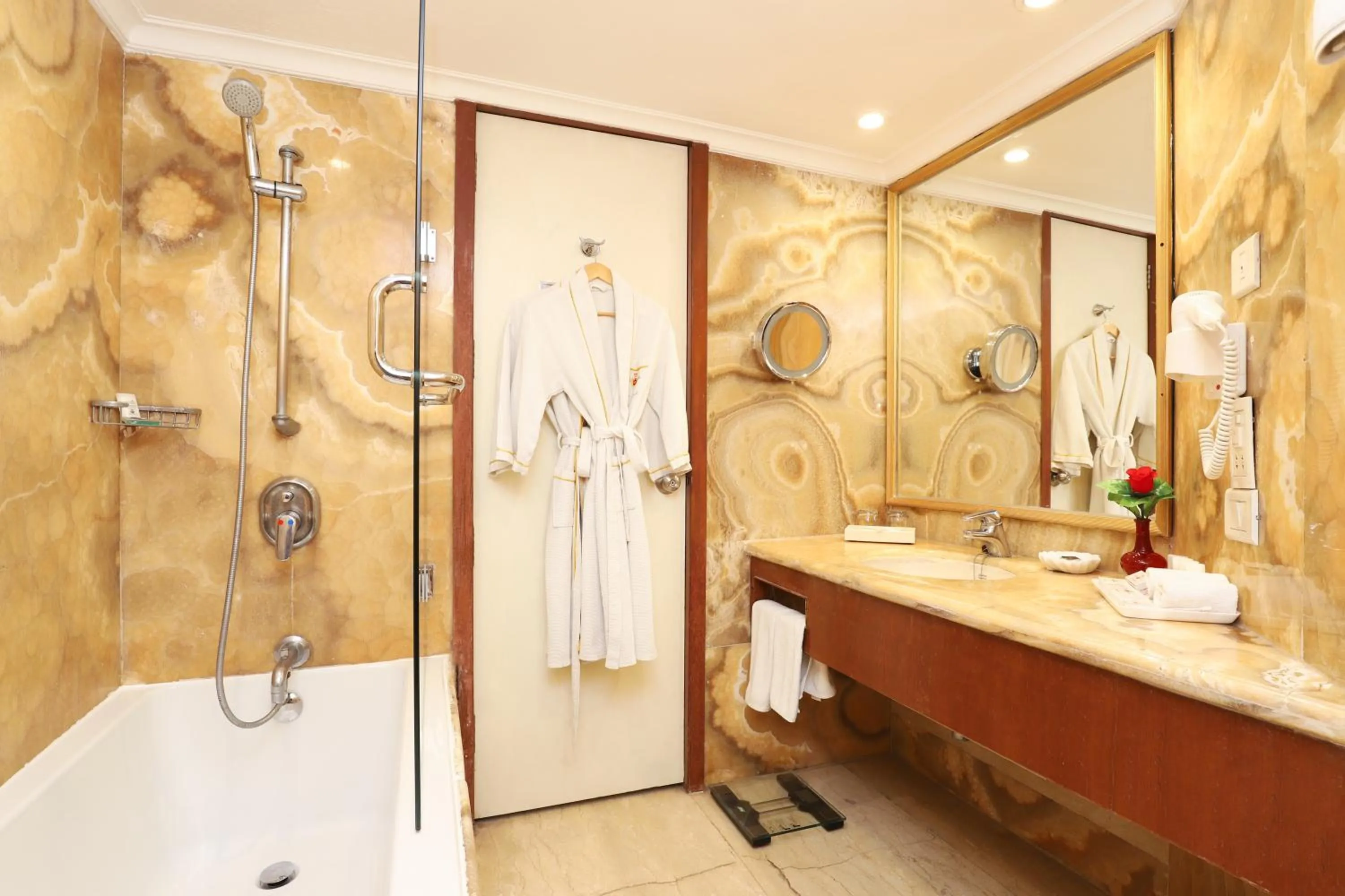 Bathroom in Hotel The Royal Plaza