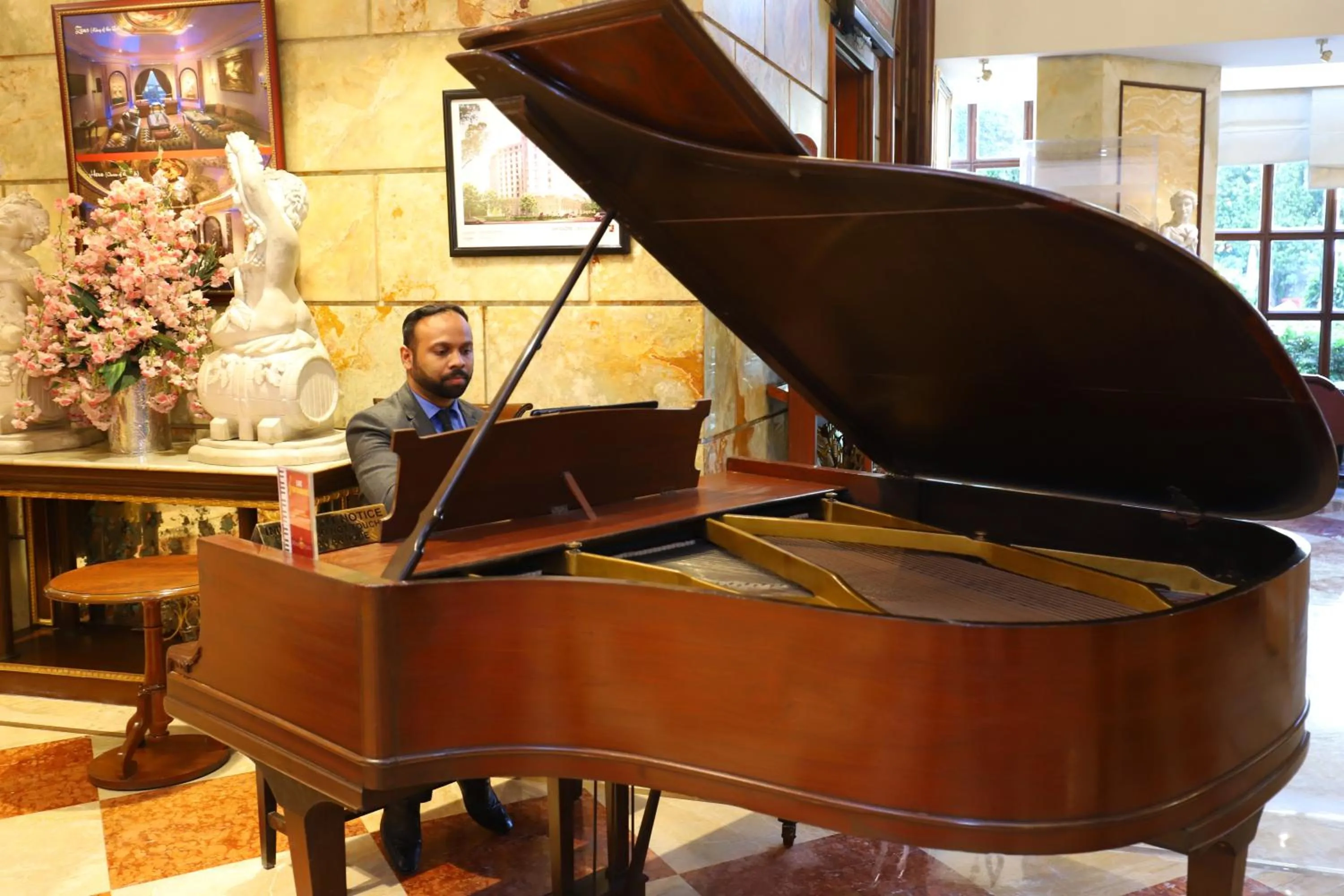 Evening entertainment in Hotel The Royal Plaza