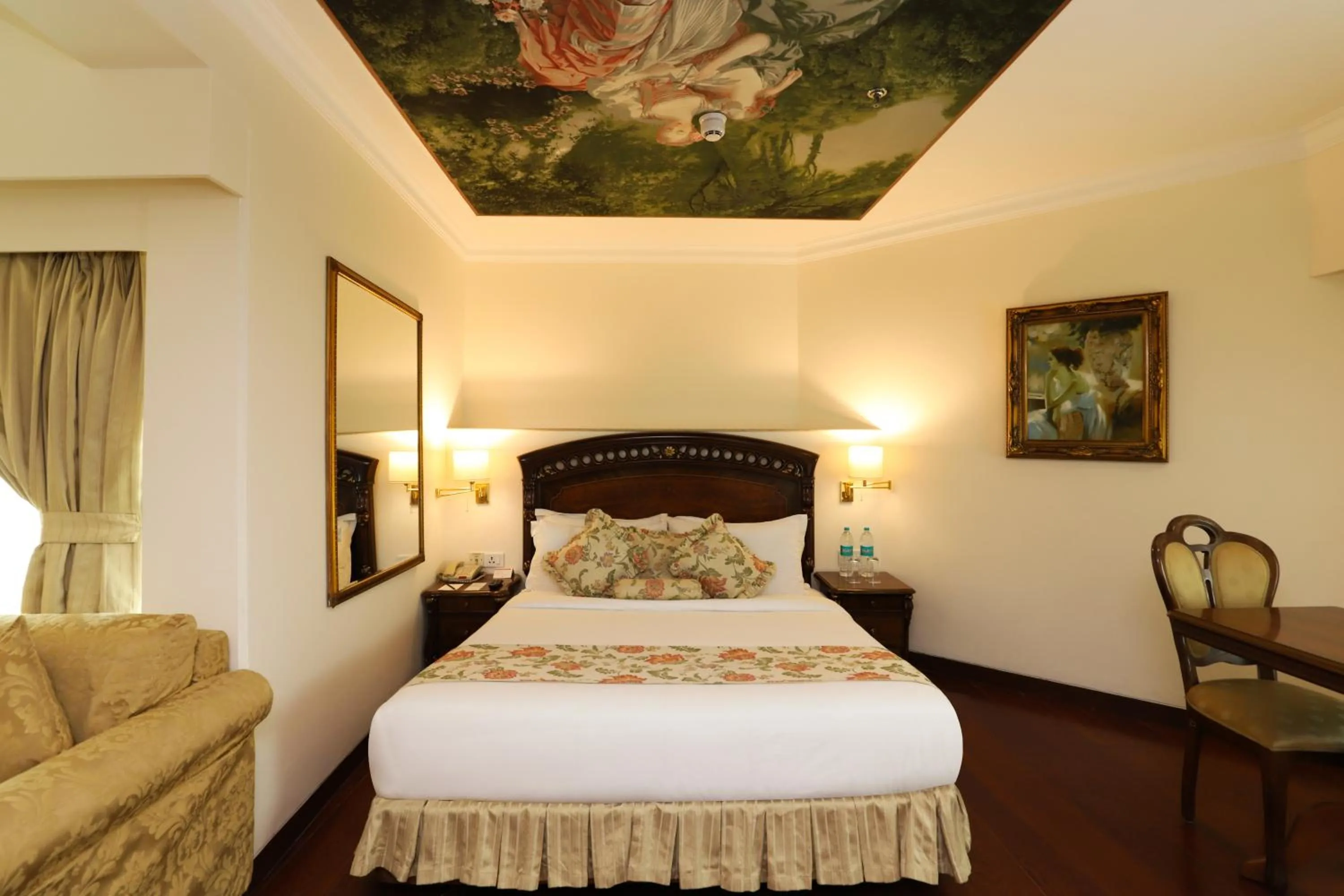 Bed in Hotel The Royal Plaza