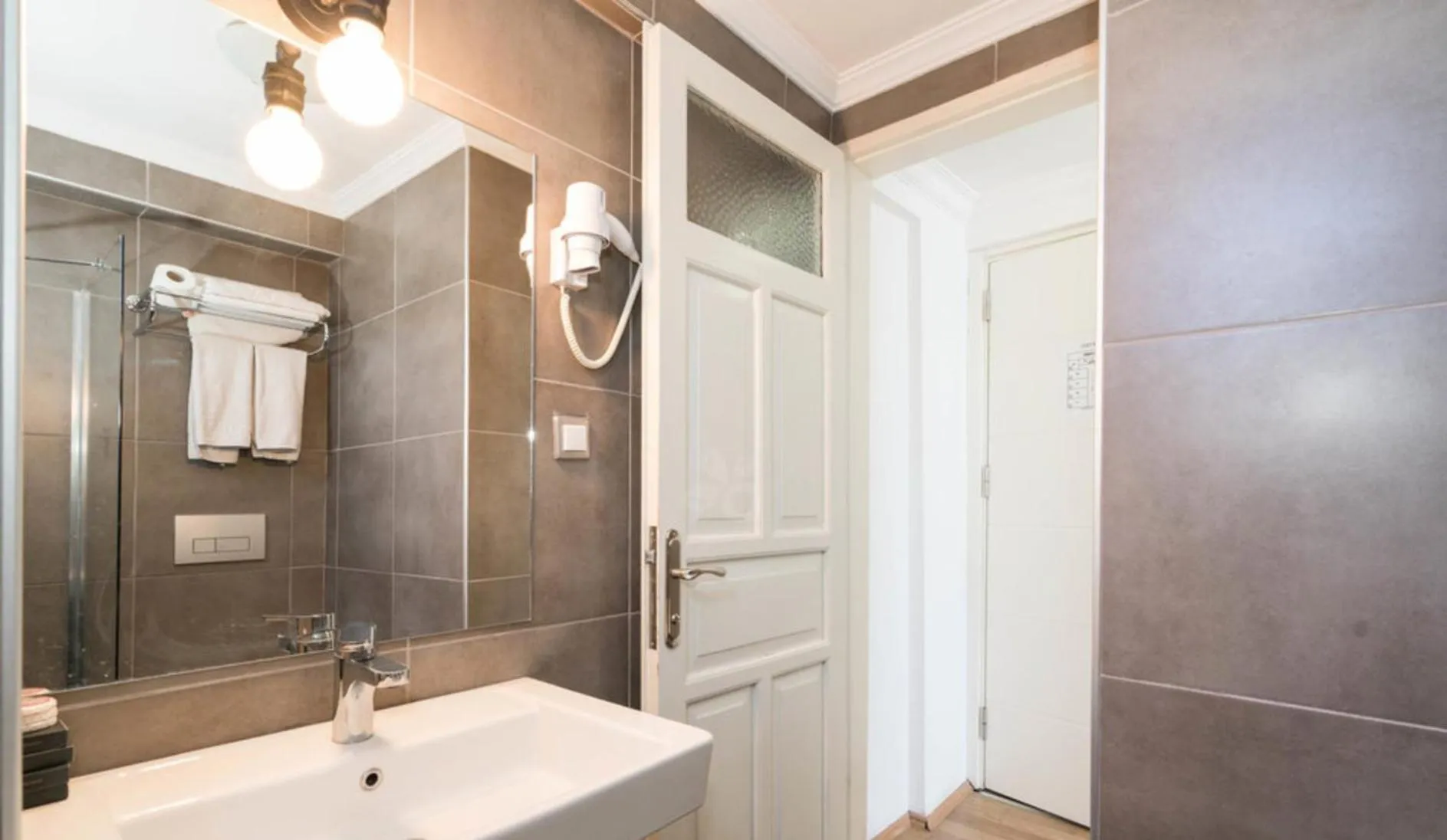 Bathroom in Yunus Hotel