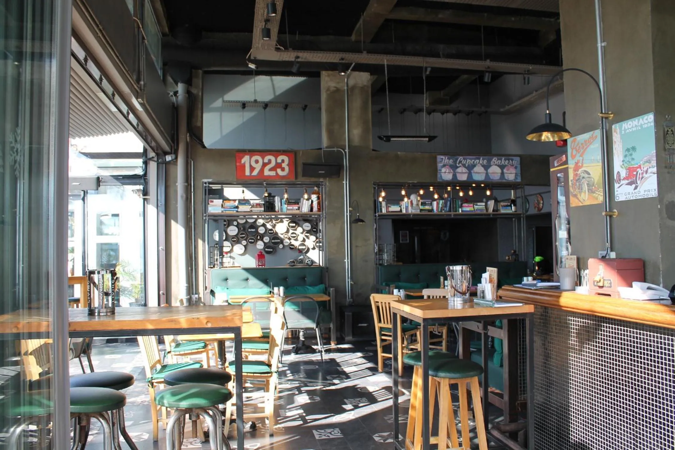 Restaurant/places to eat in Yunus Hotel