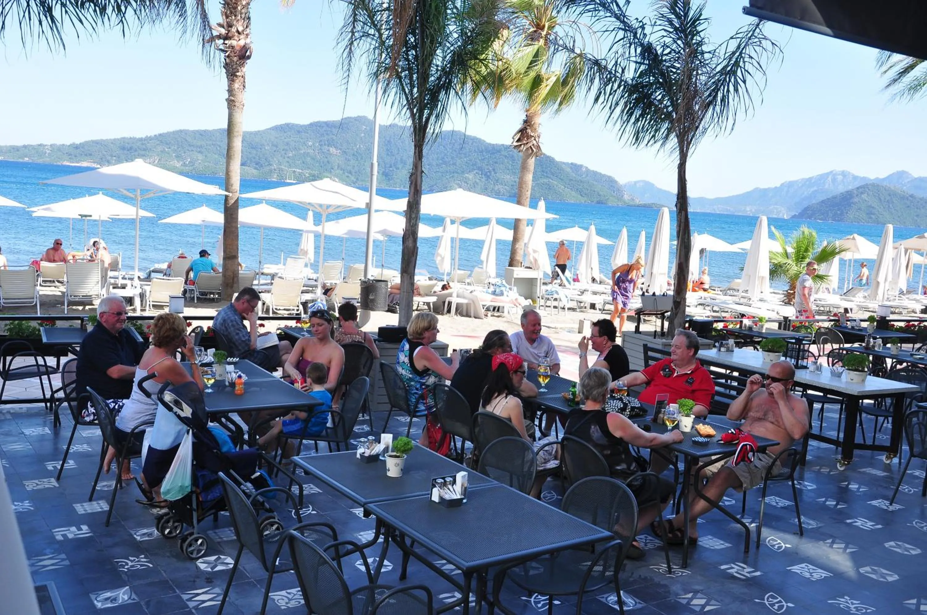 Restaurant/places to eat in Yunus Hotel