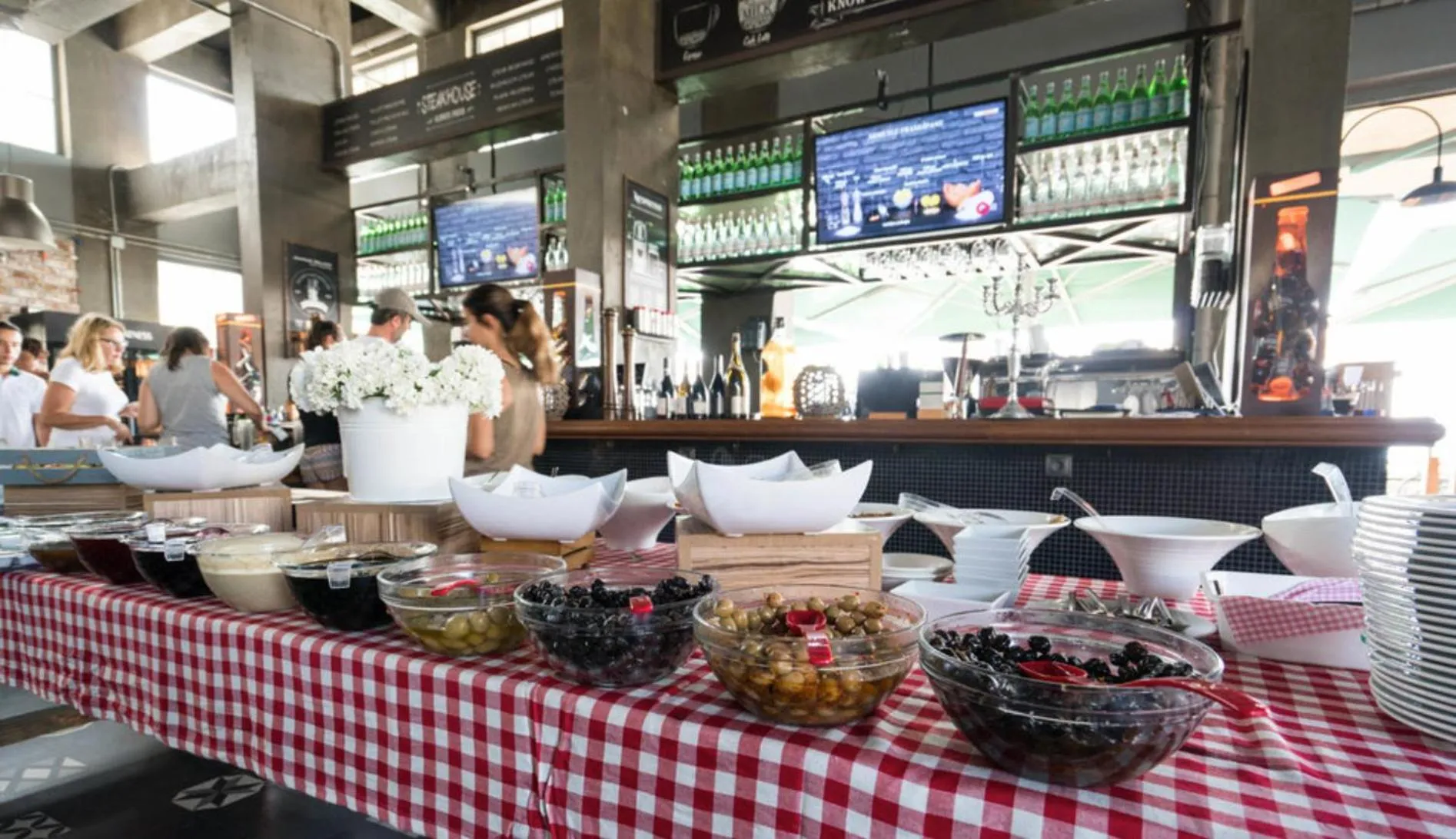 Restaurant/places to eat in Yunus Hotel