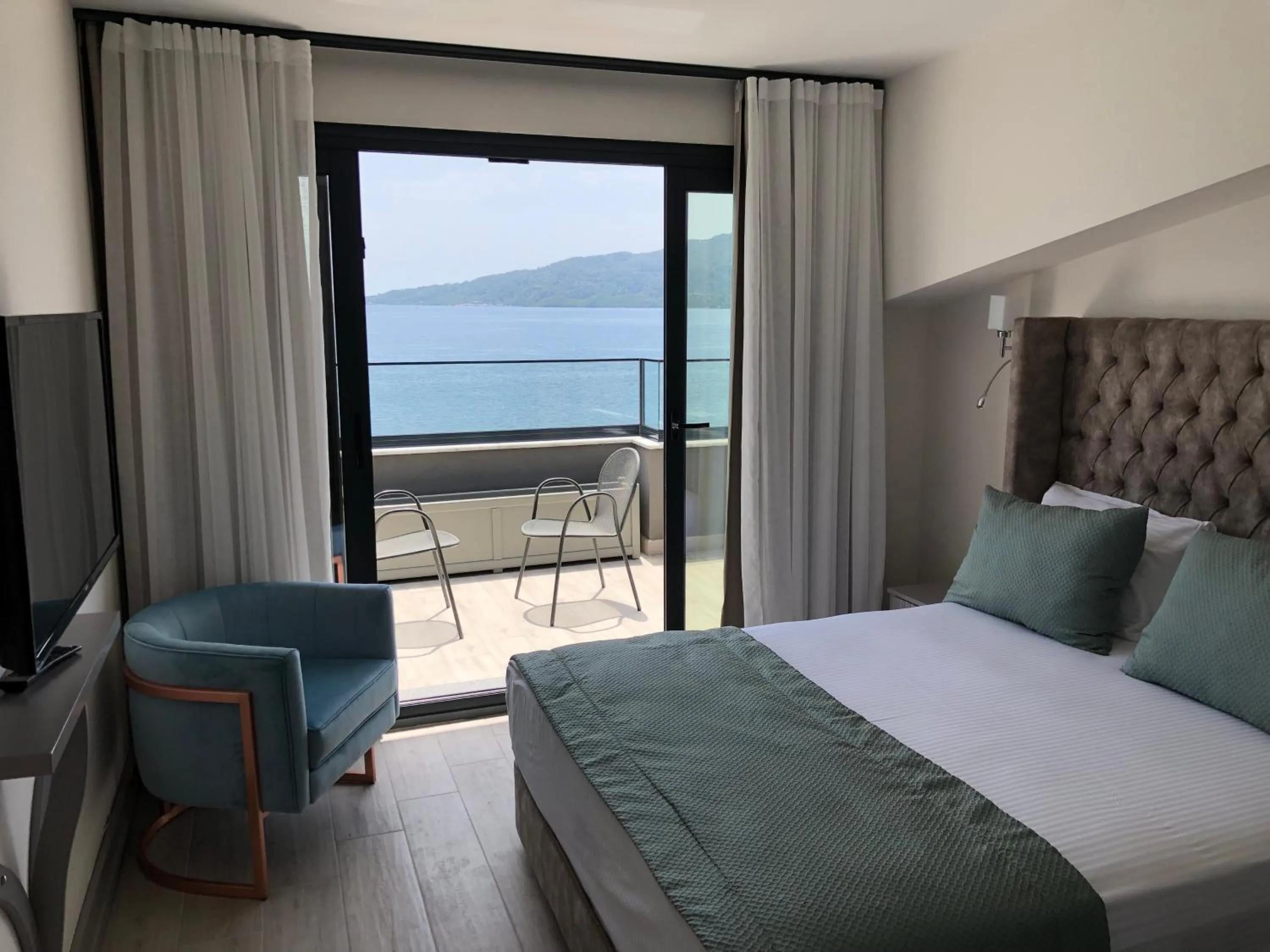 TV and multimedia in Yunus Hotel