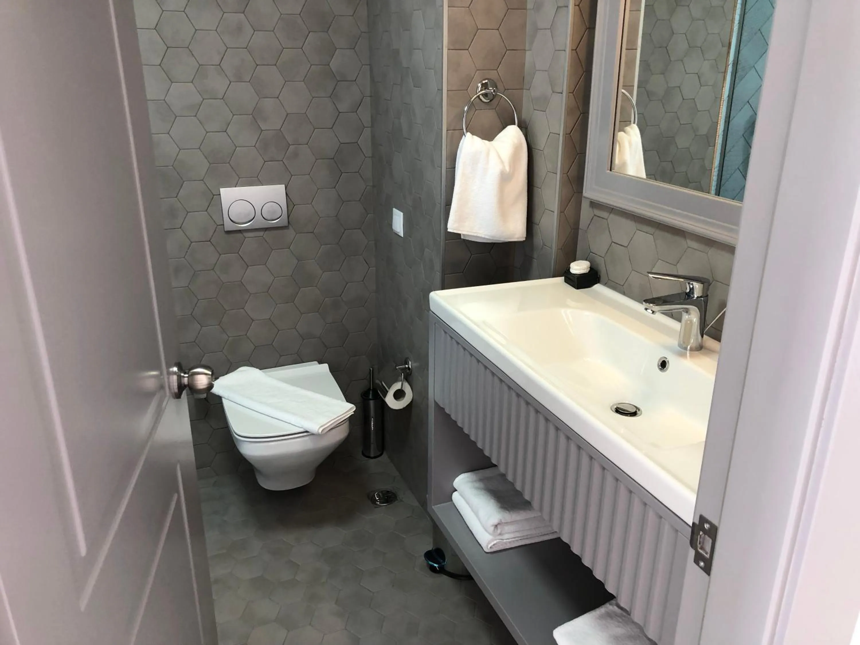 Toilet in Yunus Hotel