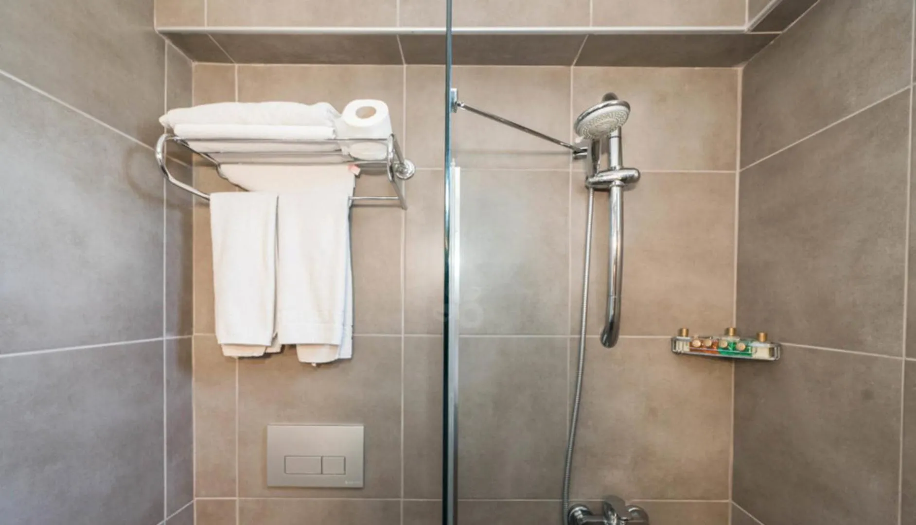 Bathroom in Yunus Hotel