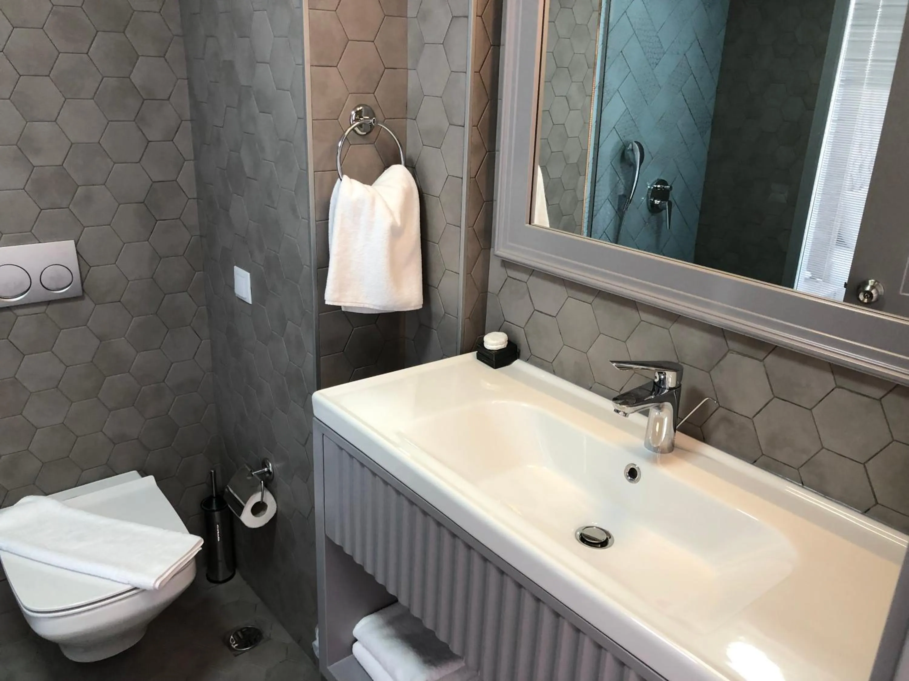 Toilet in Yunus Hotel