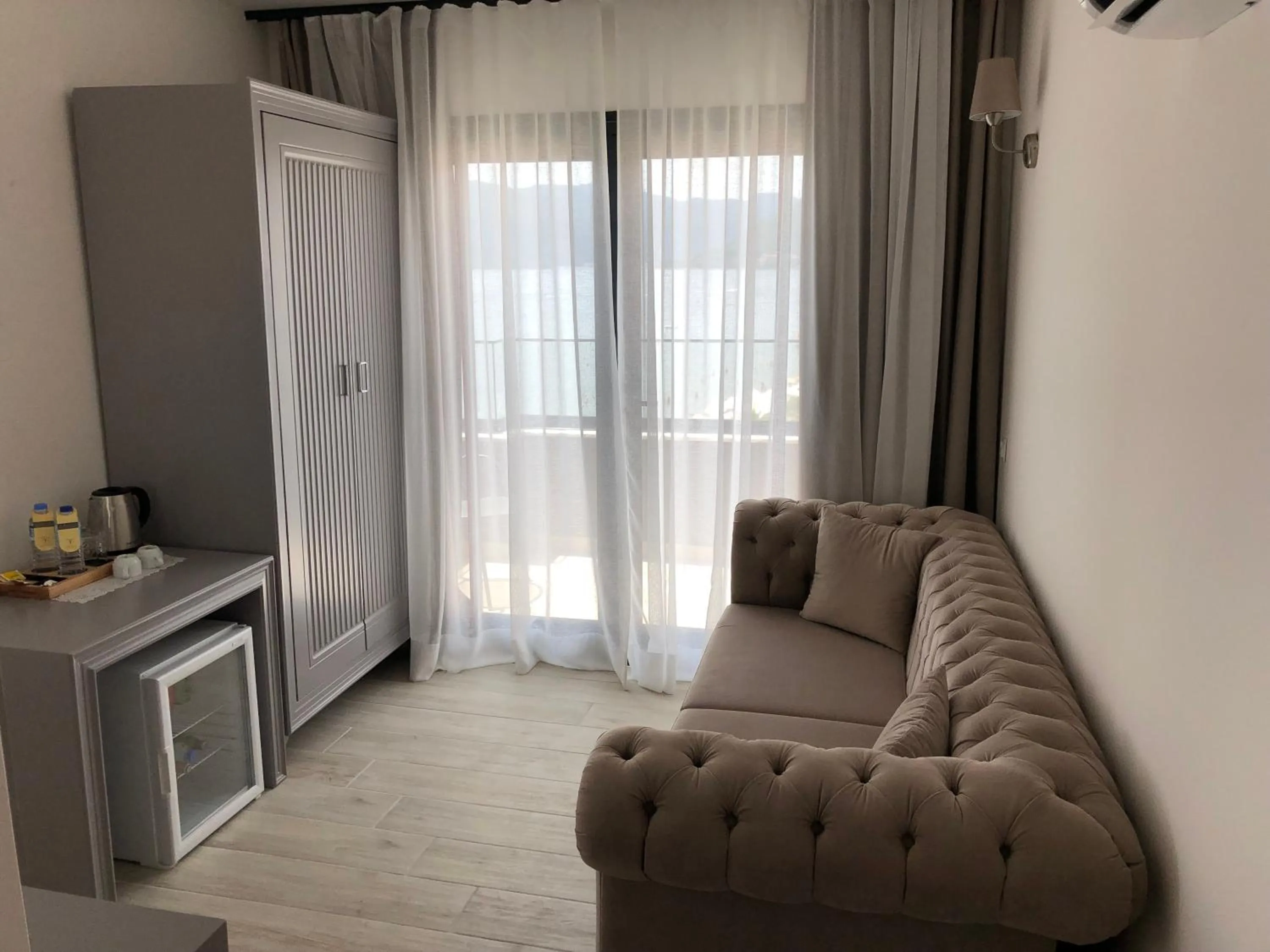 Living room in Yunus Hotel