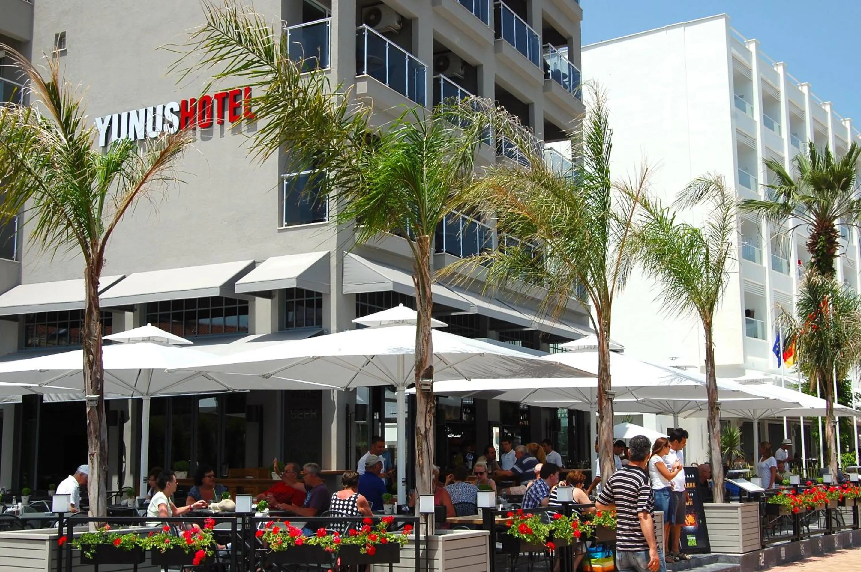 Facade/entrance in Yunus Hotel