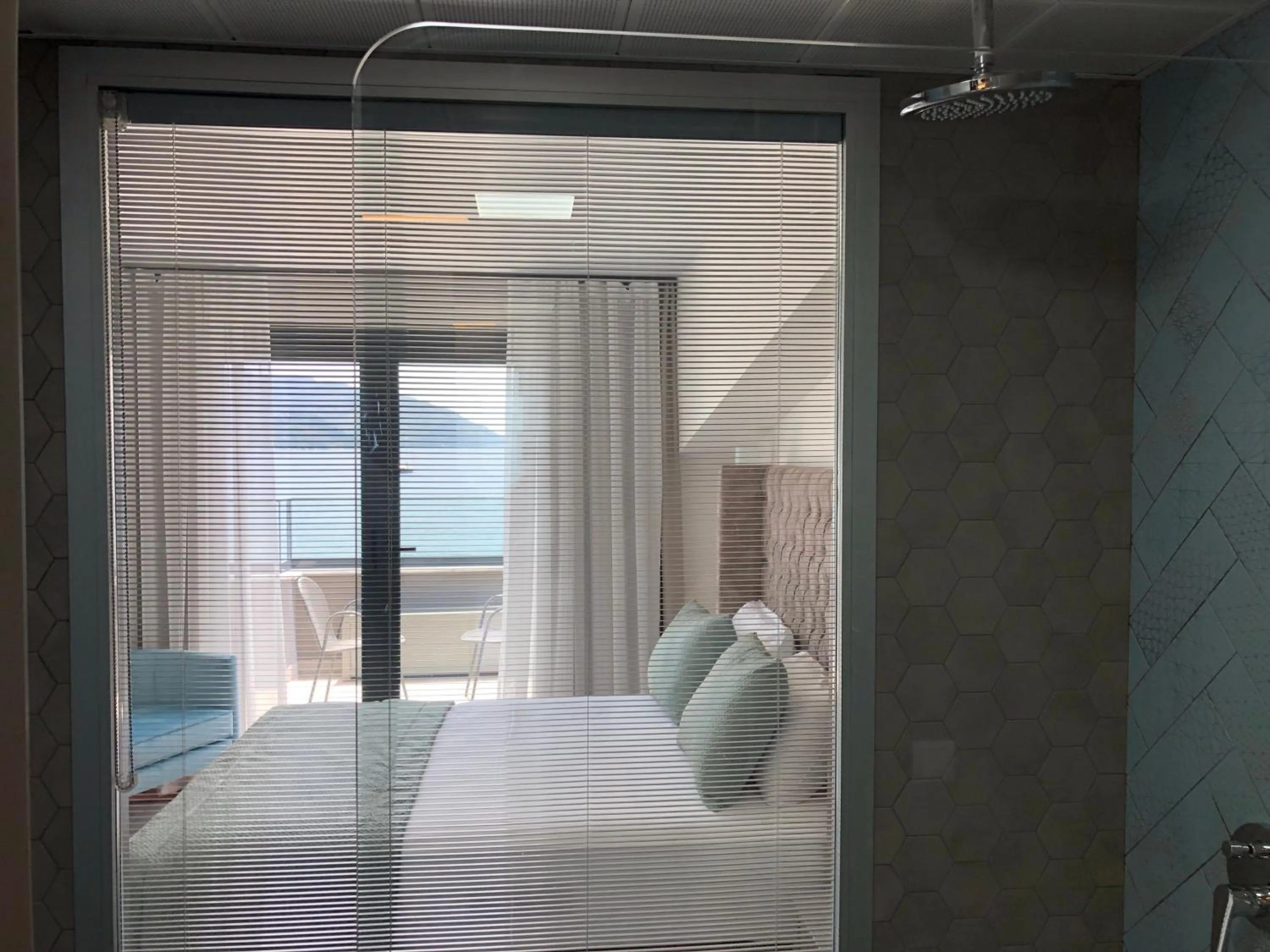 Shower in Yunus Hotel