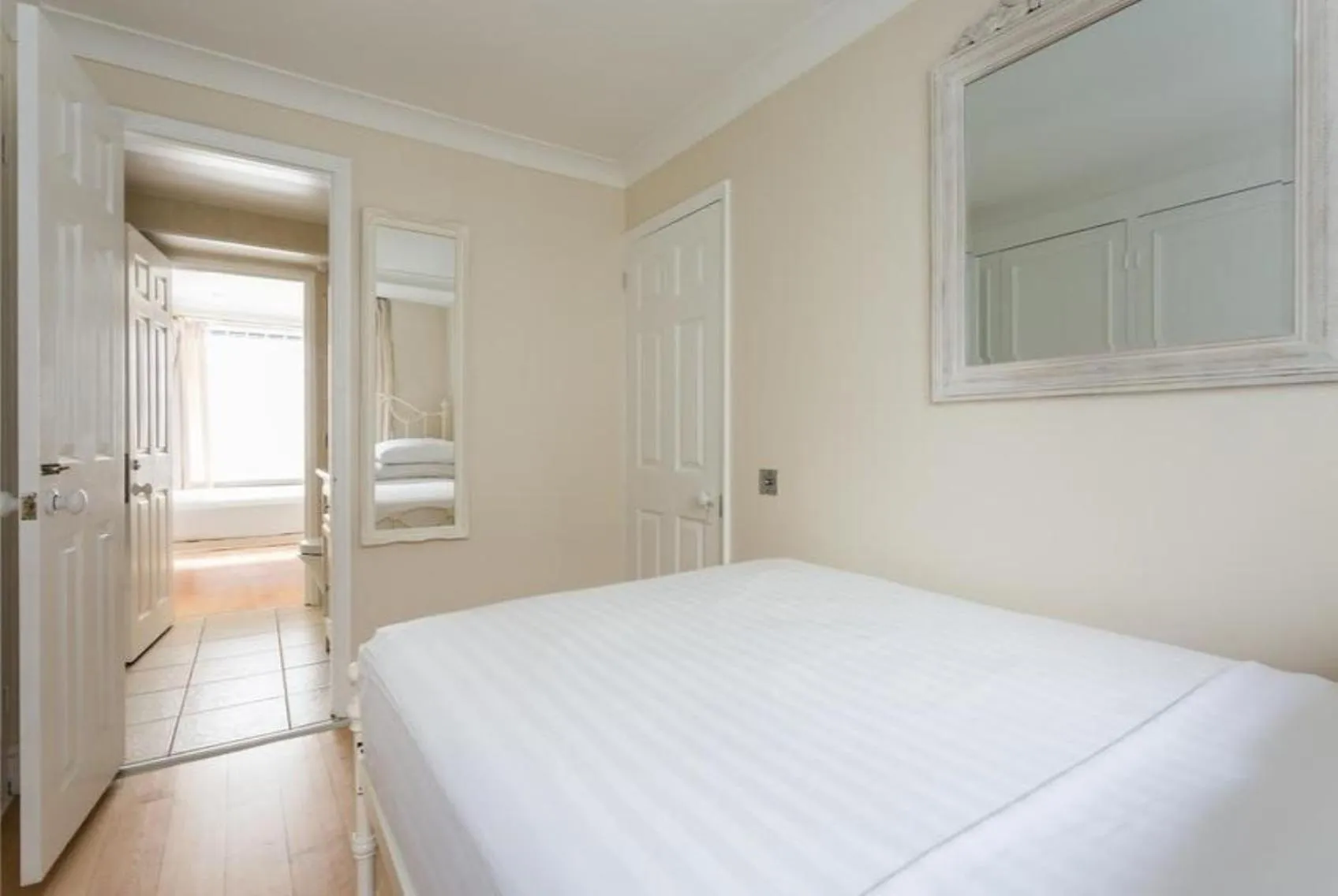 Bedroom, Bed in Central London Luxury 3BR Flat Elegant Duplex Gem