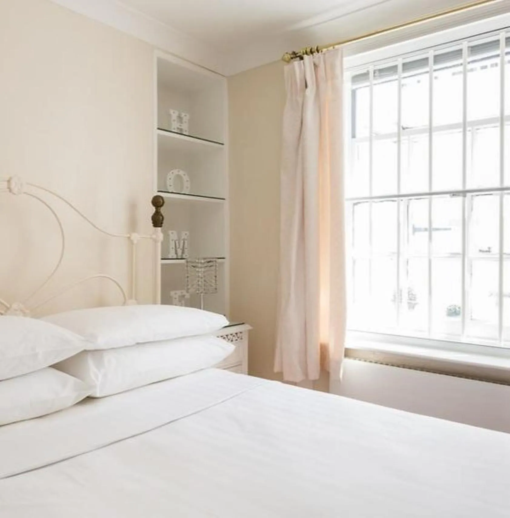 Bedroom, Bed in Central London Luxury 3BR Flat Elegant Duplex Gem