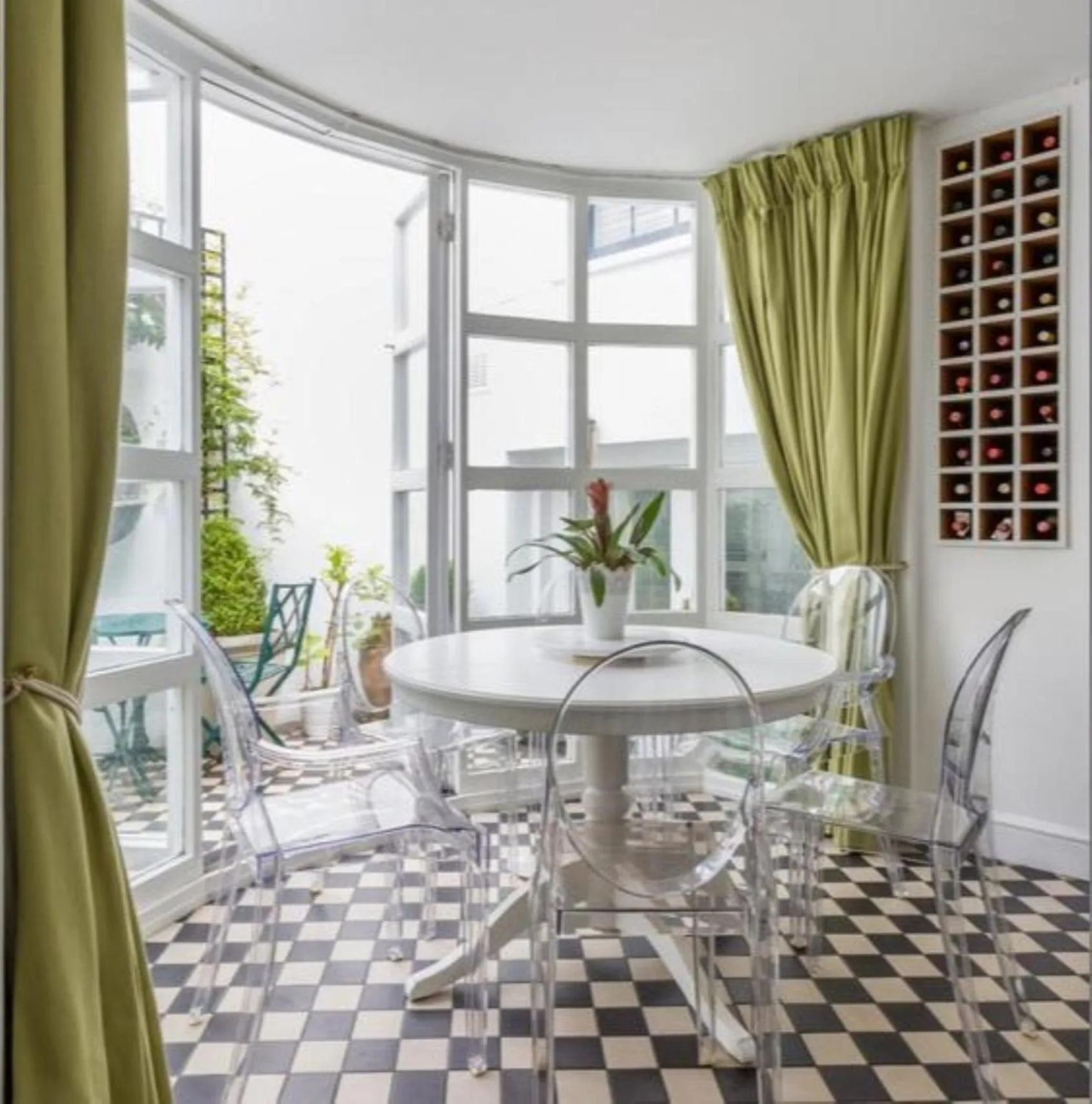 Kitchen or kitchenette in Central London Luxury 3BR Flat Elegant Duplex Gem