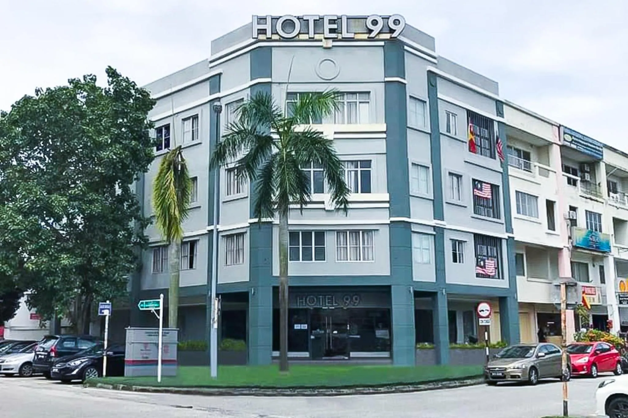 Property building in Hotel 99 Kota Kemuning